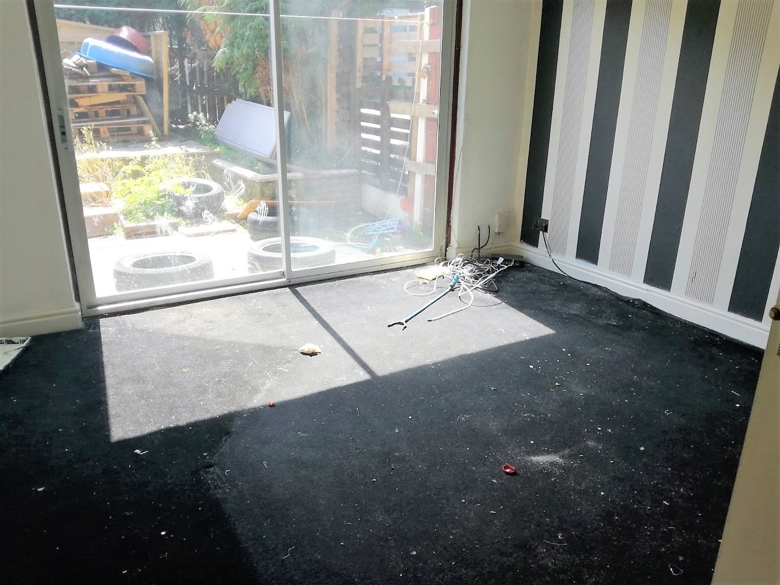 3 Bed Semi-detached House For Sale - Photograph 2