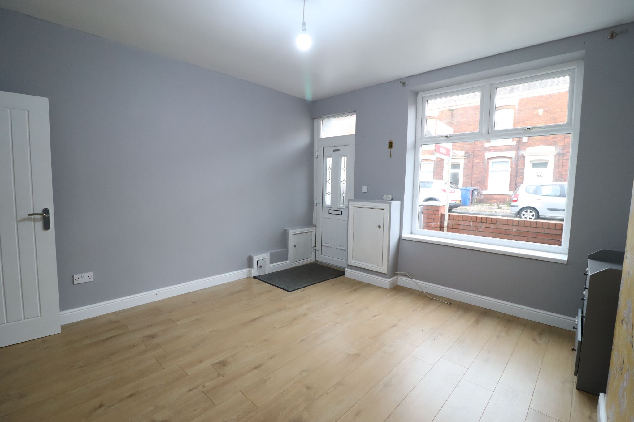 2 Bed Mid Terraced House To Rent - Photograph 4