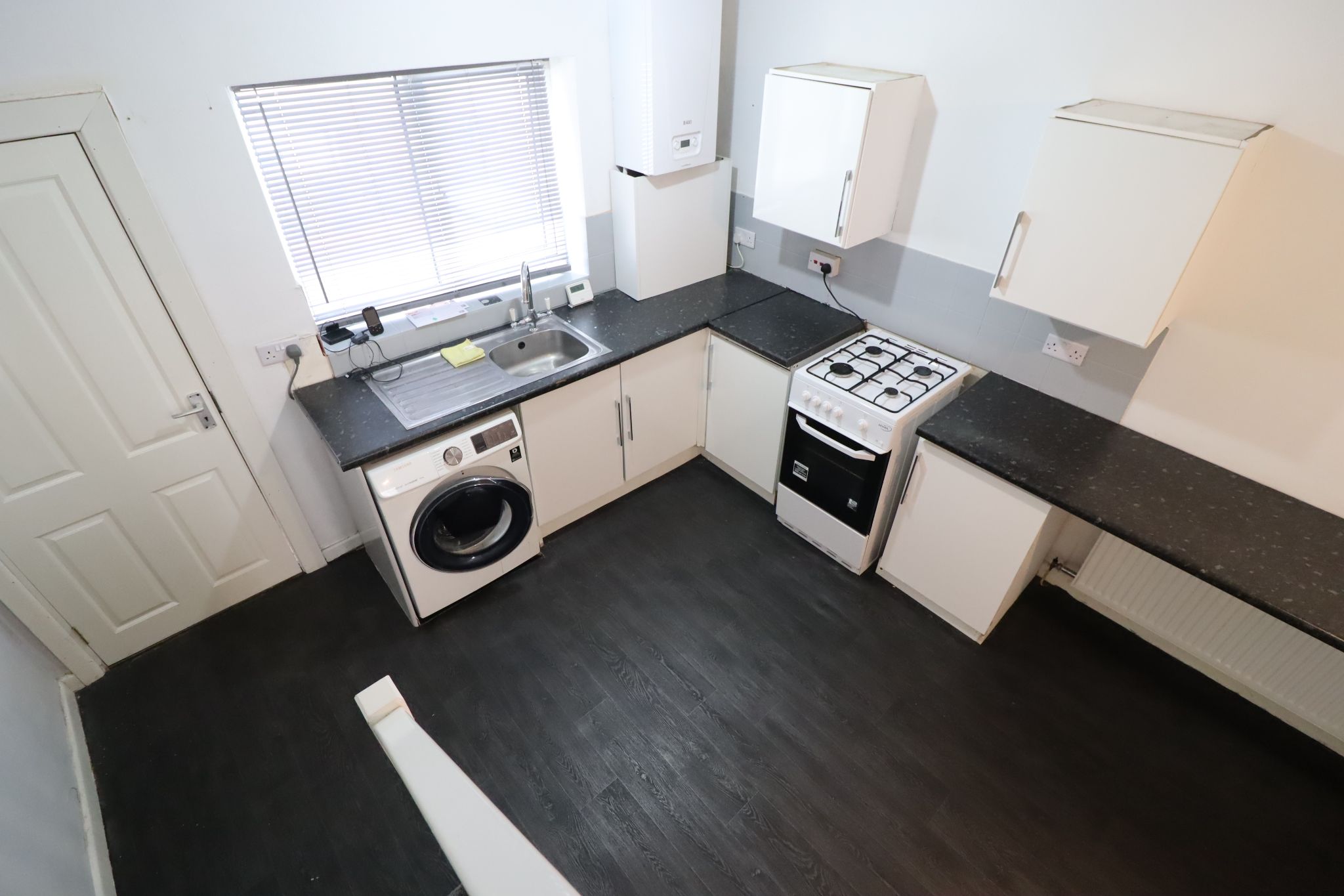 2 Bed End Terraced House To Rent - Photograph 4