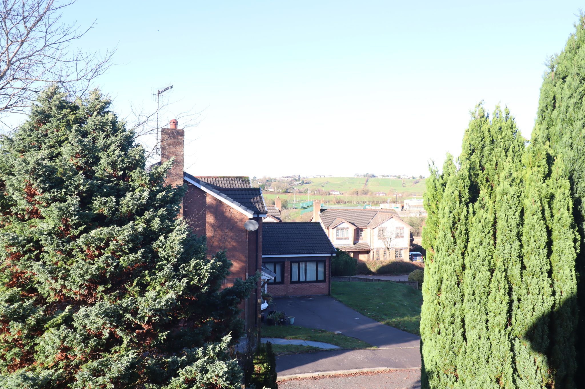 4 Bed Detached House To Rent - Photograph 34