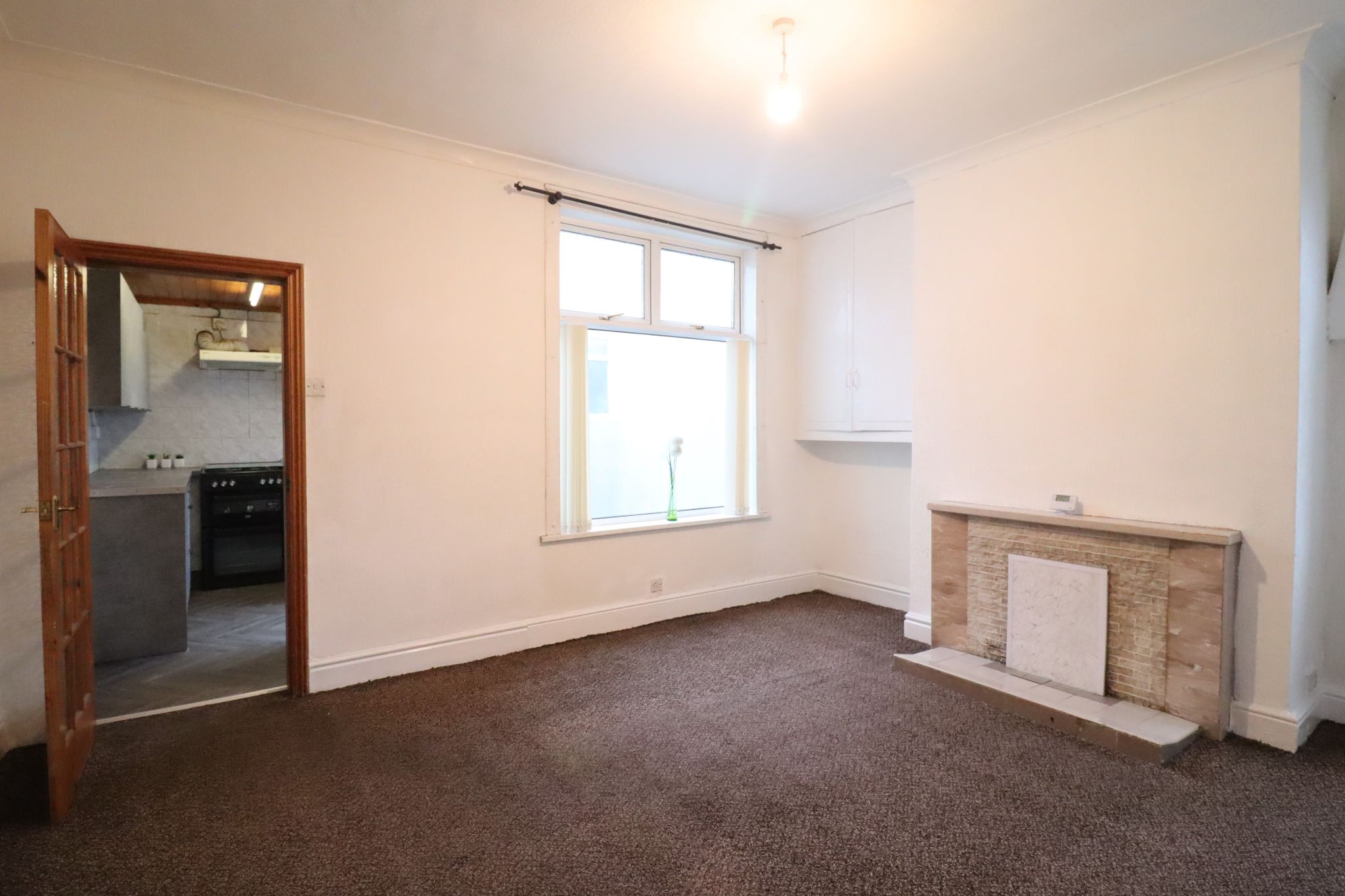 3 Bed End Terraced House To Rent - Photograph 5