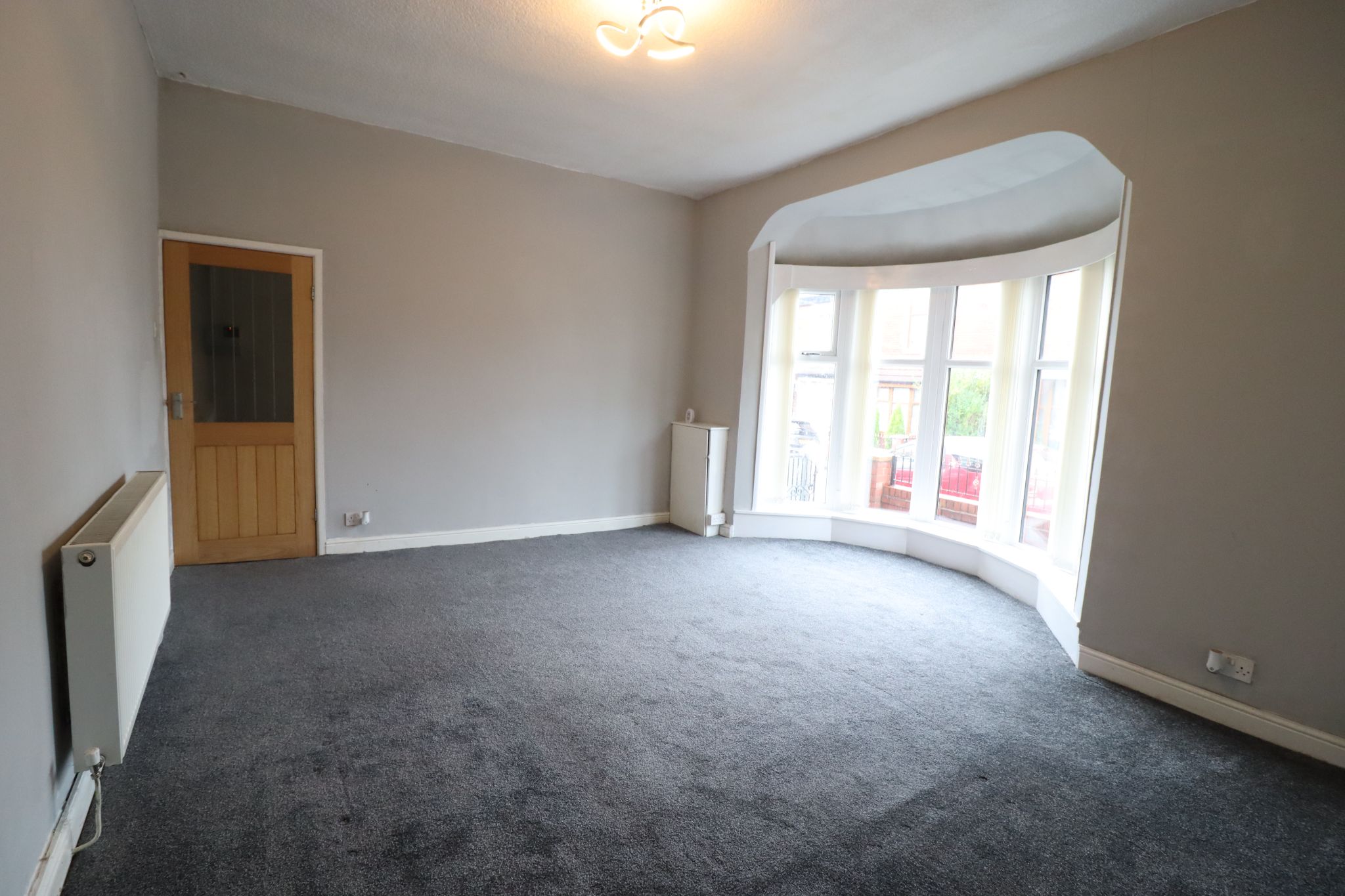 3 Bed End Terraced House To Rent - Photograph 4
