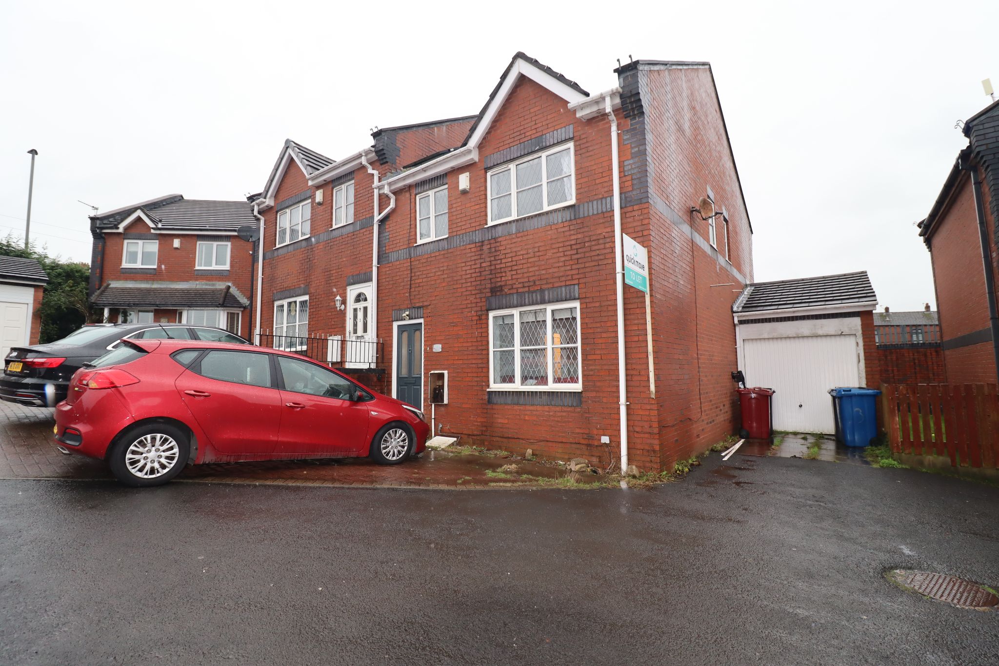 4 Bed Semi-detached House To Rent - Photograph 19