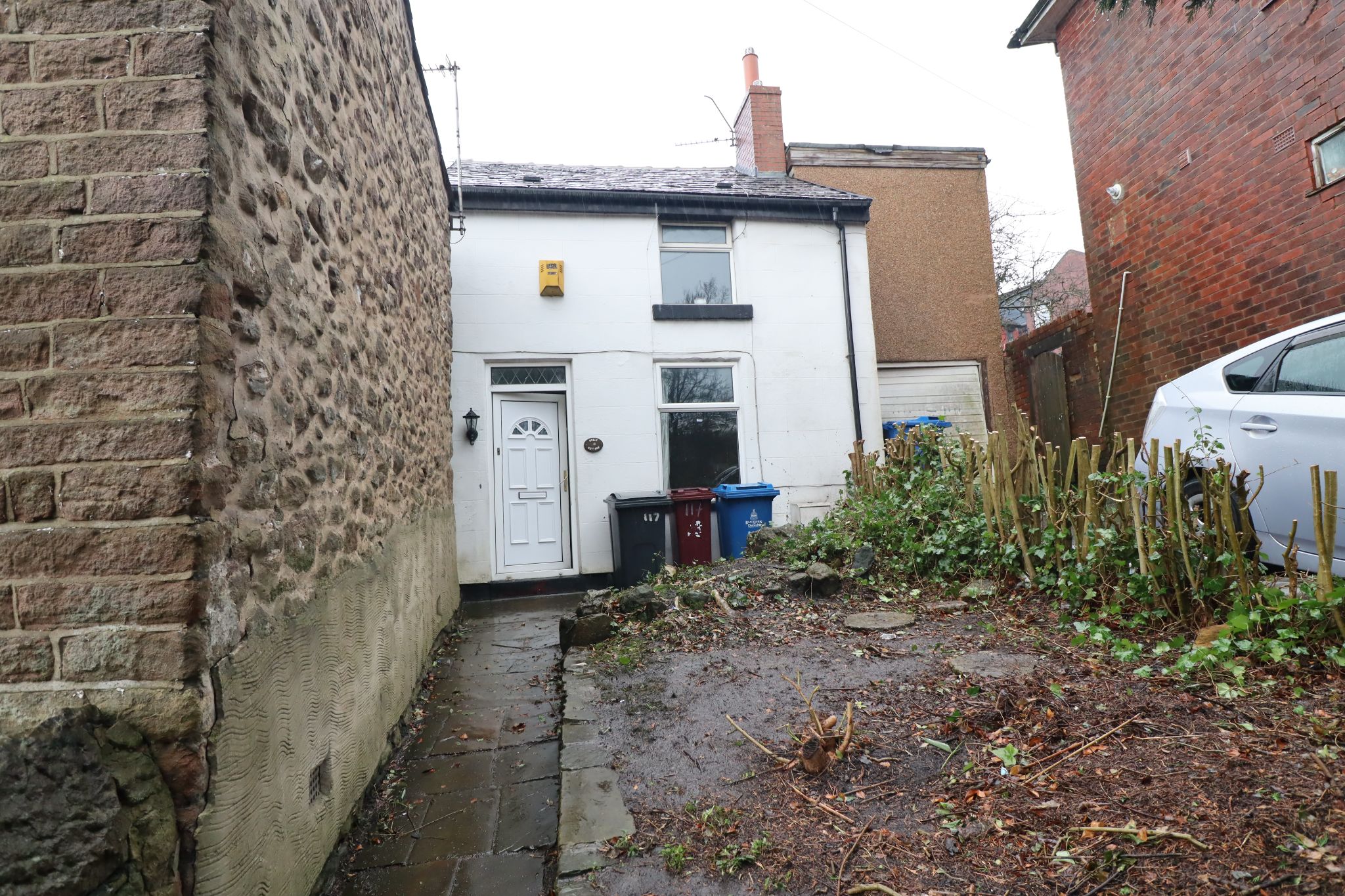 2 Bed Cottage House To Rent - Photograph 1