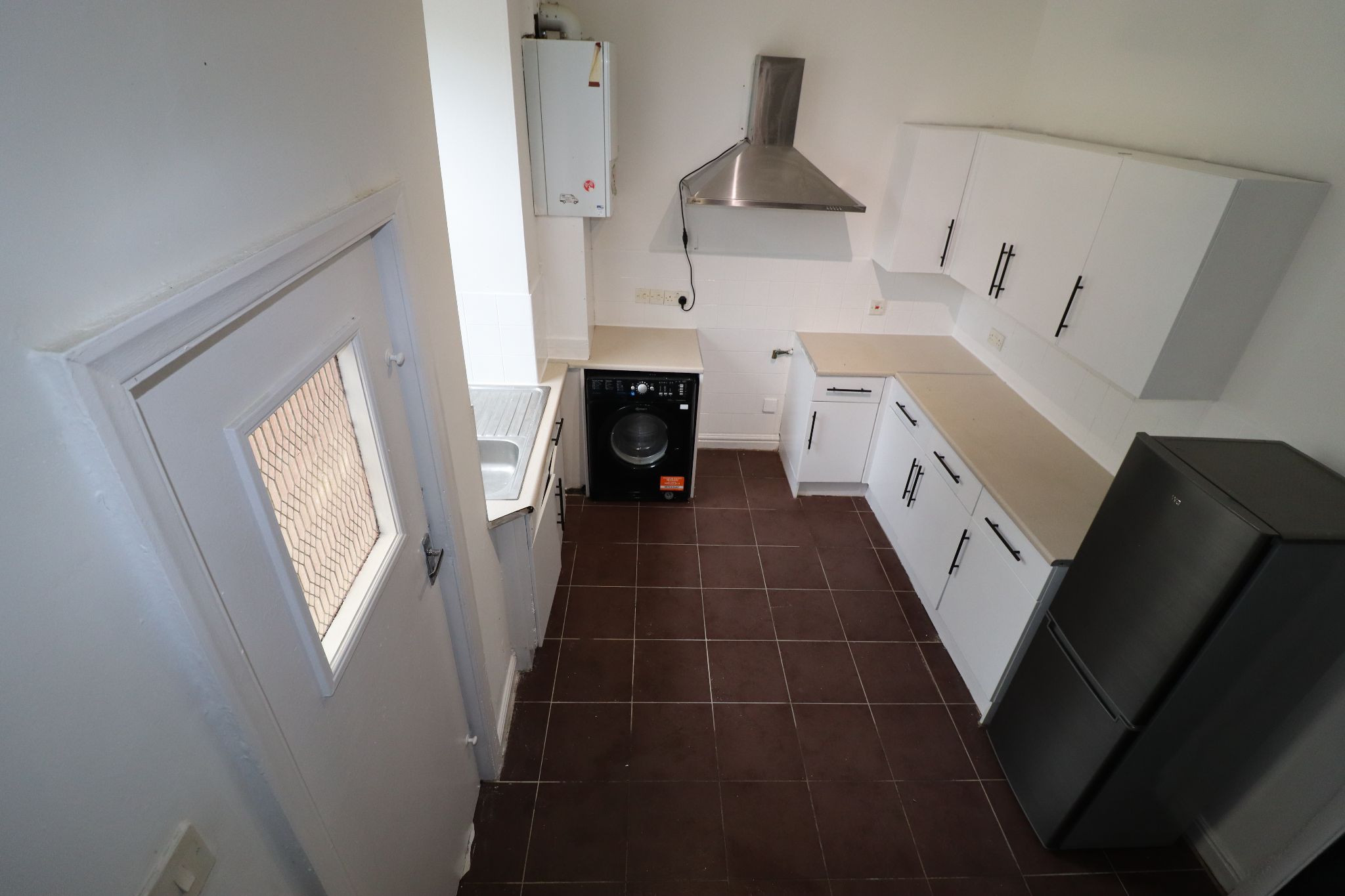 2 Bed Mid Terraced House To Rent - Photograph 3