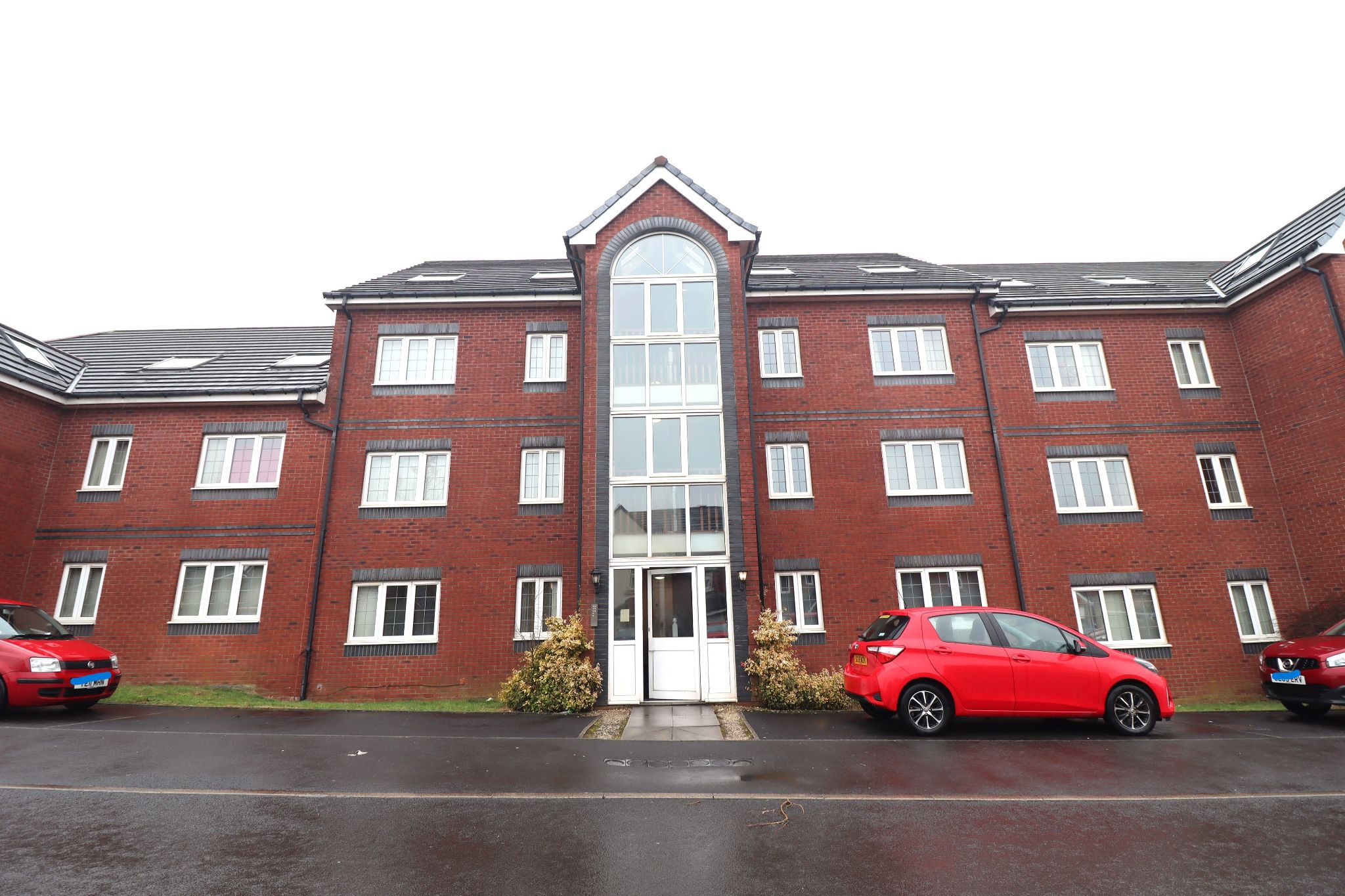 2 Bed Ground Floor Flat/apartment To Rent - Photograph 1