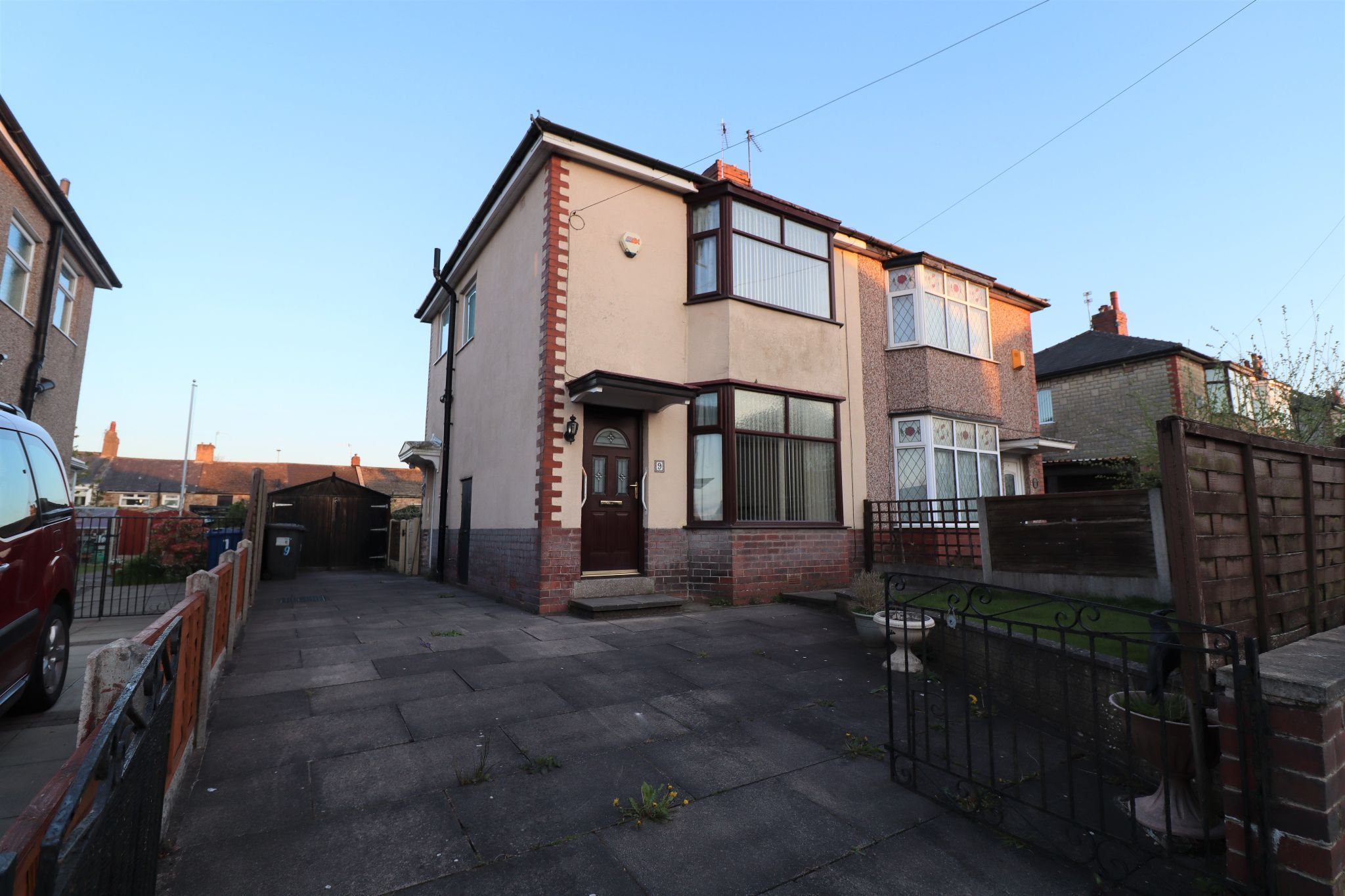 2 Bed Semi-detached House To Rent - Photograph 1