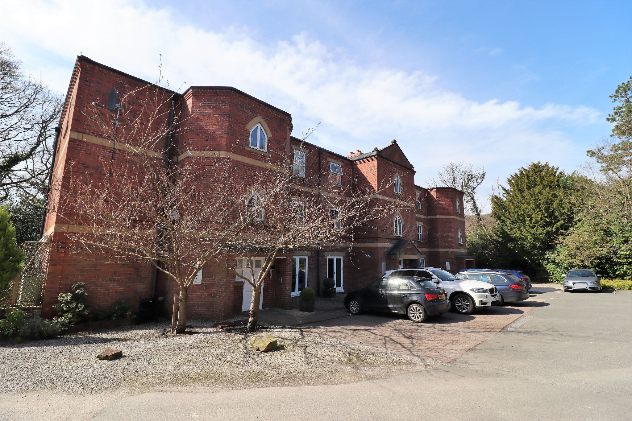 2 Bed Apartment Flat/apartment To Rent - Photograph 1