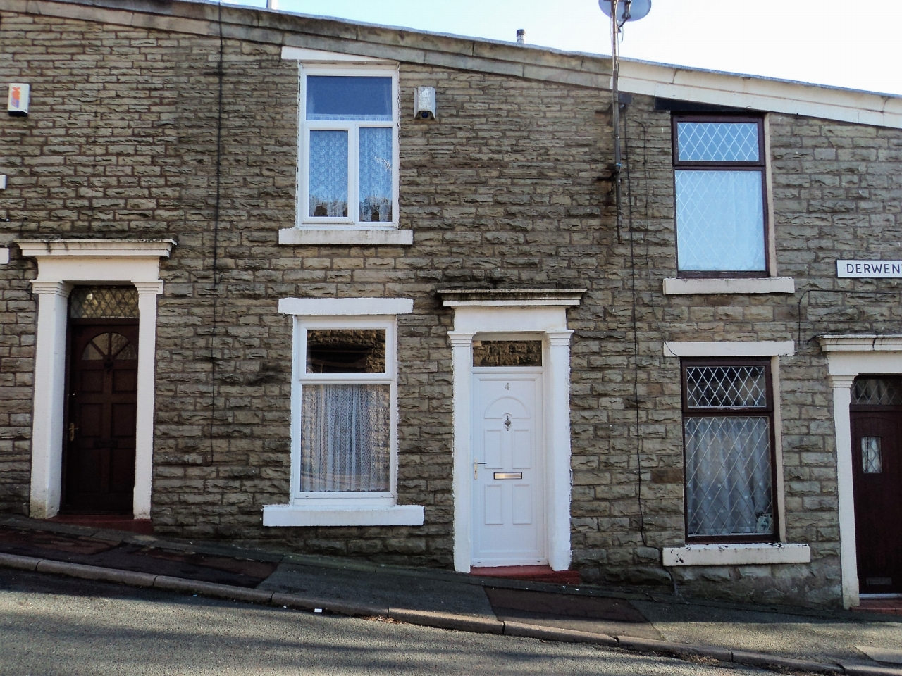 2 Bed Mid Terraced House For Sale - Secondary Image