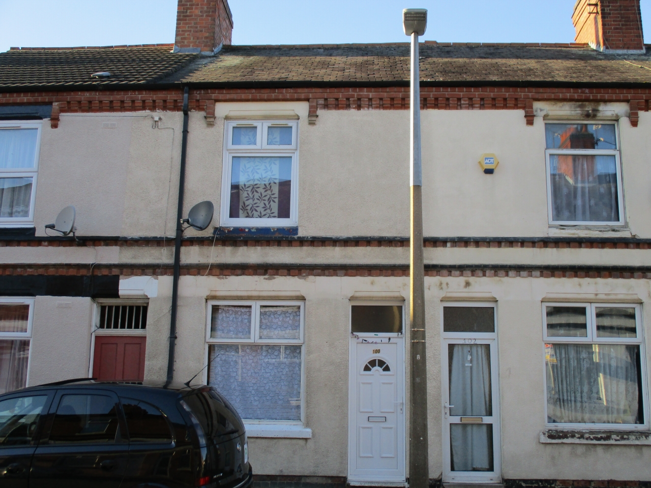 3 bedroom mid terraced house SSTC in Leicester - Photograph 1.
