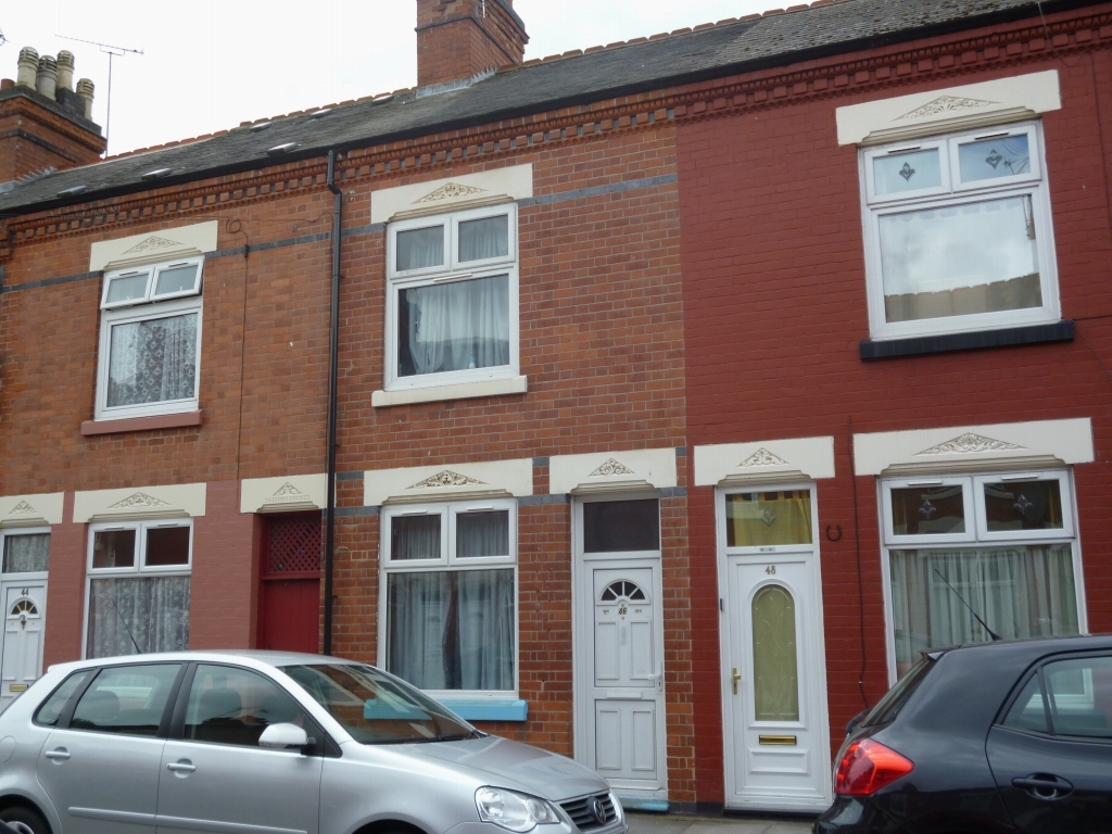3 bedroom mid terraced house SSTC in Leicester - Photograph 1.