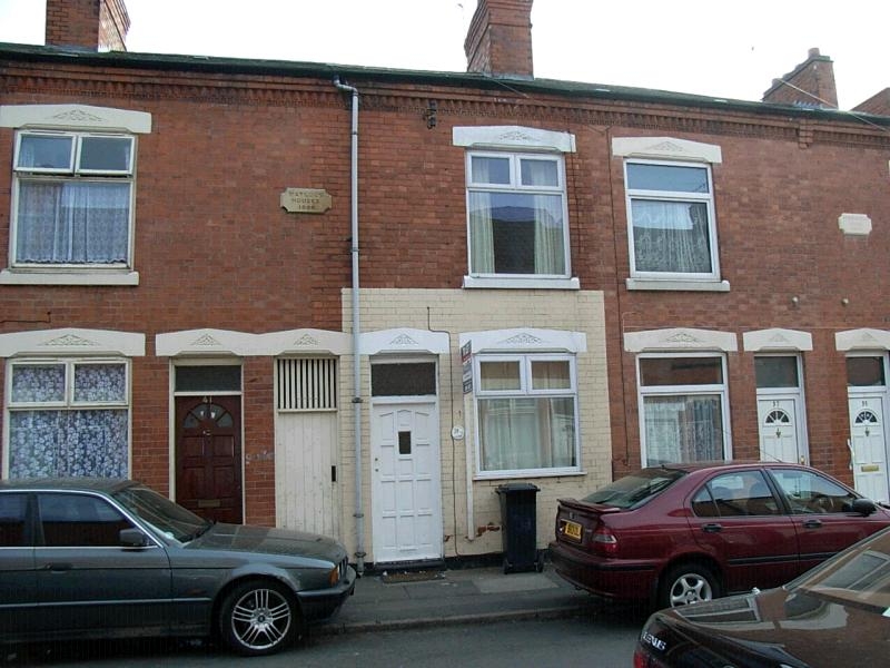 3 bedroom mid terraced house To Let in Leicester - Main Image.