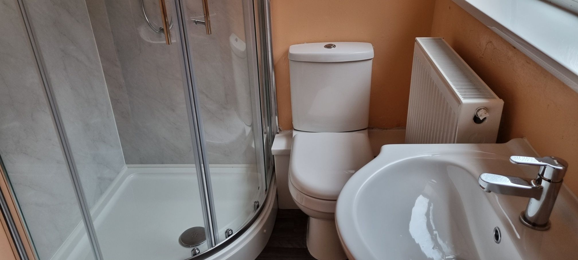 3 bedroom mid terraced house To Let in Leicester - Photograph 6.