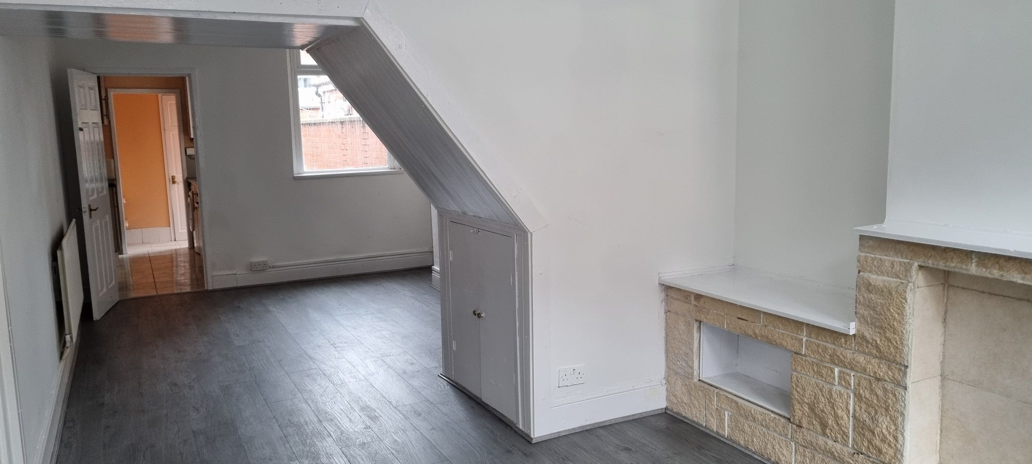 3 bedroom mid terraced house To Let in Leicester - Photograph 3.
