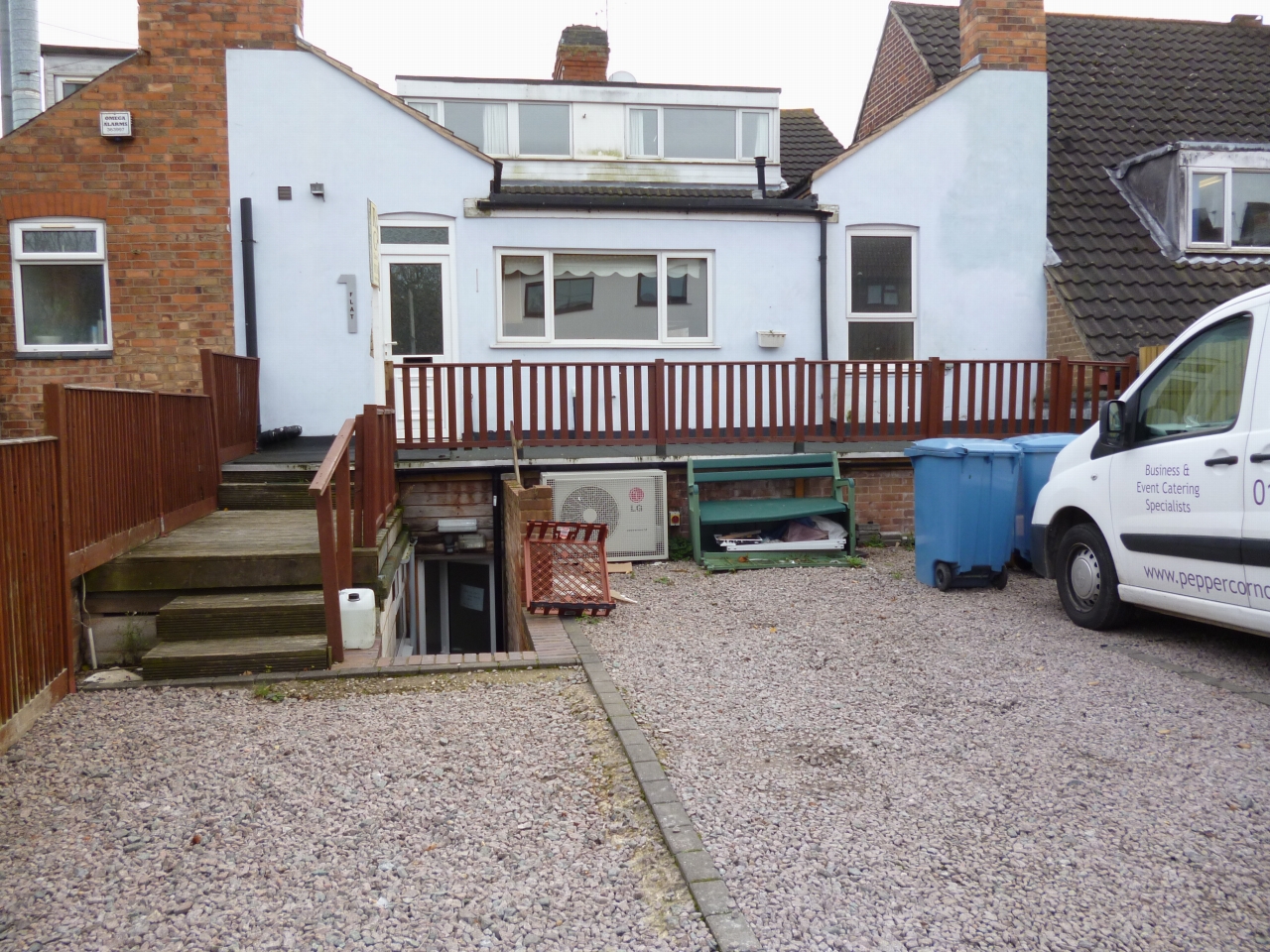3 bedroom apartment flat/apartment SSTC in Leicester - Photograph 1.