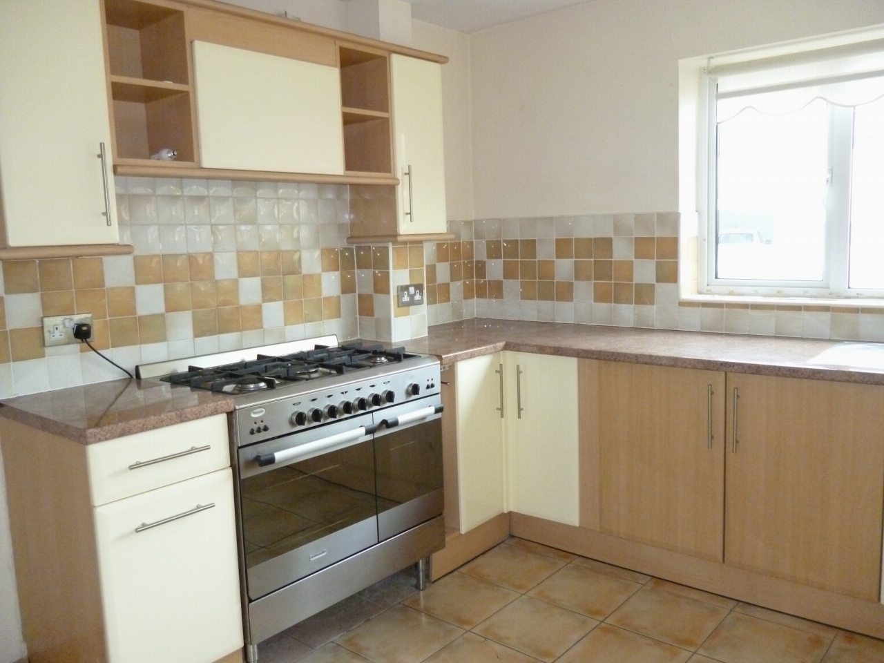 3 bedroom apartment flat/apartment SSTC in Leicester - Photograph 7.