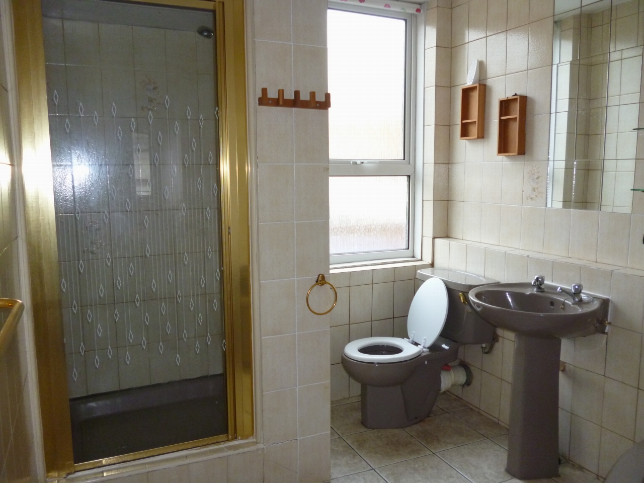 3 bedroom apartment flat/apartment SSTC in Leicester - Photograph 8.