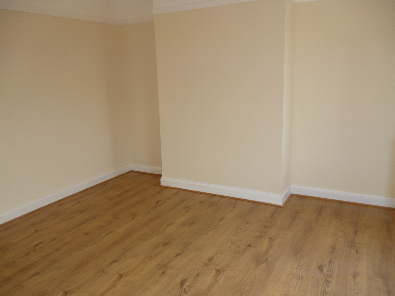 3 bedroom mid terraced house To Let in Leicester - Photograph 2.