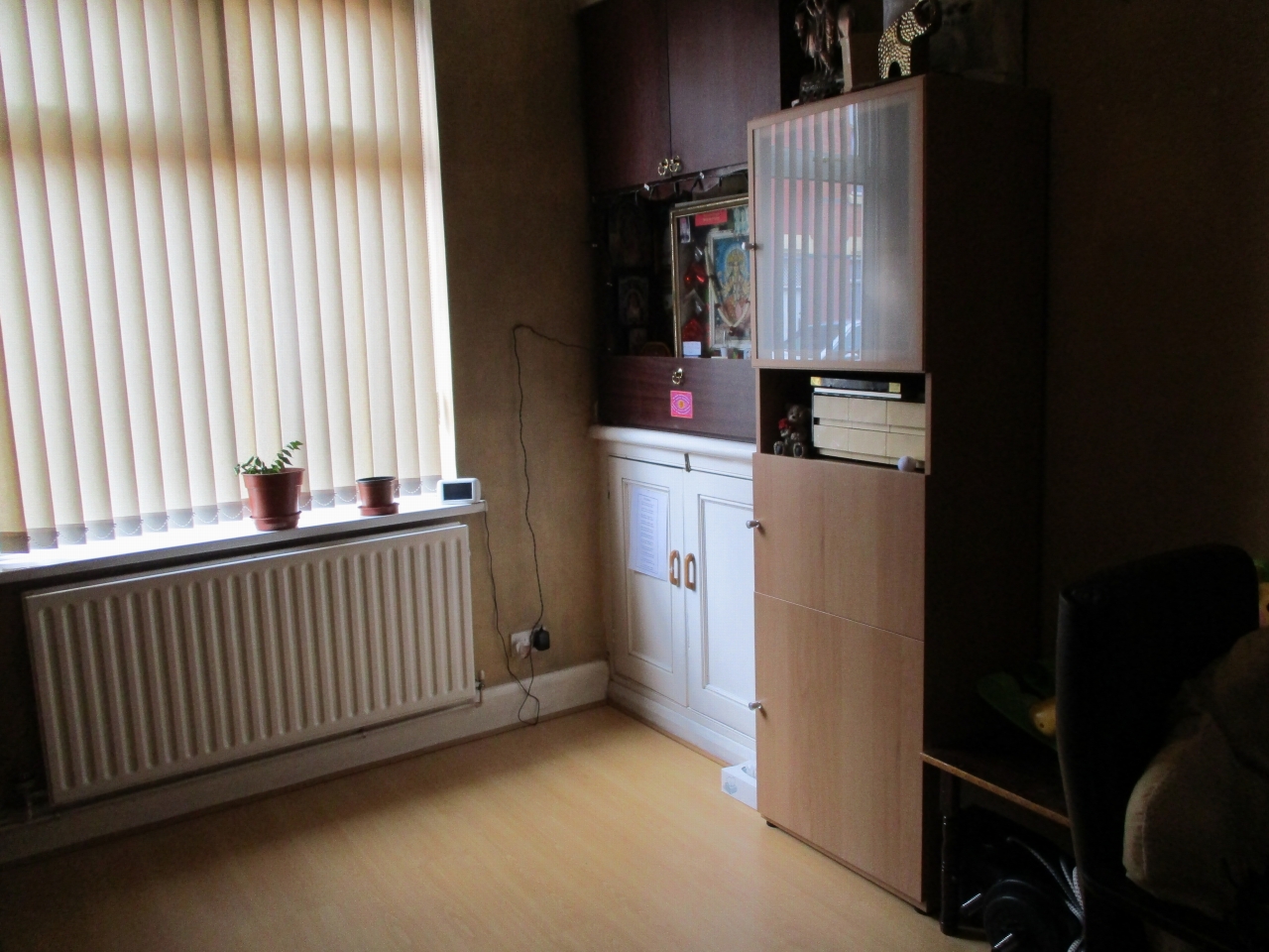 3 bedroom mid terraced house SSTC in Leicester - Photograph 2.