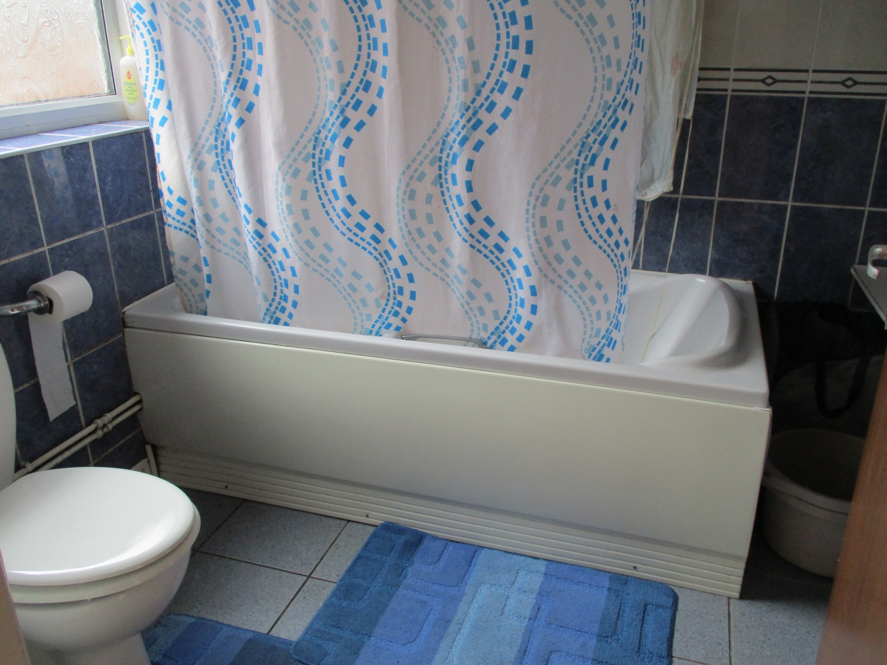3 bedroom mid terraced house SSTC in Leicester - Photograph 7.