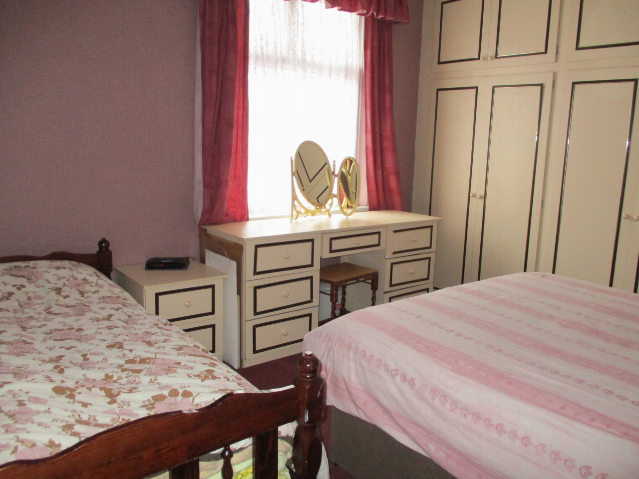 3 bedroom mid terraced house SSTC in Leicester - Photograph 8.