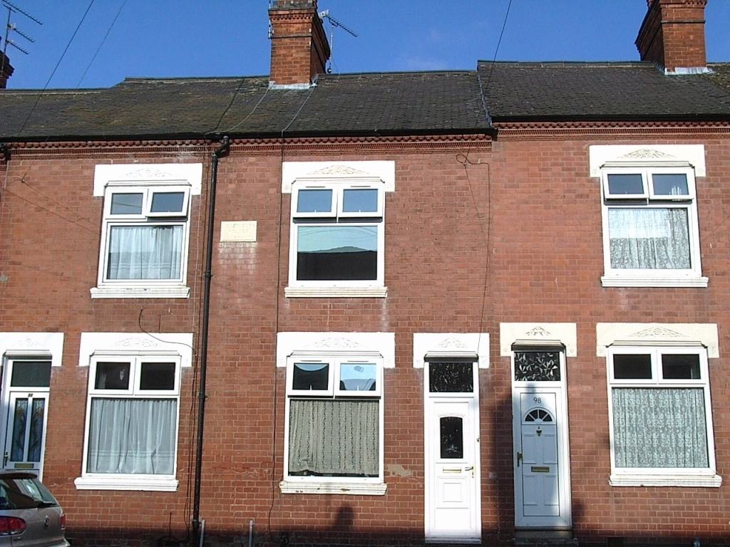 3 bedroom mid terraced house SSTC in Leicester - Front View.