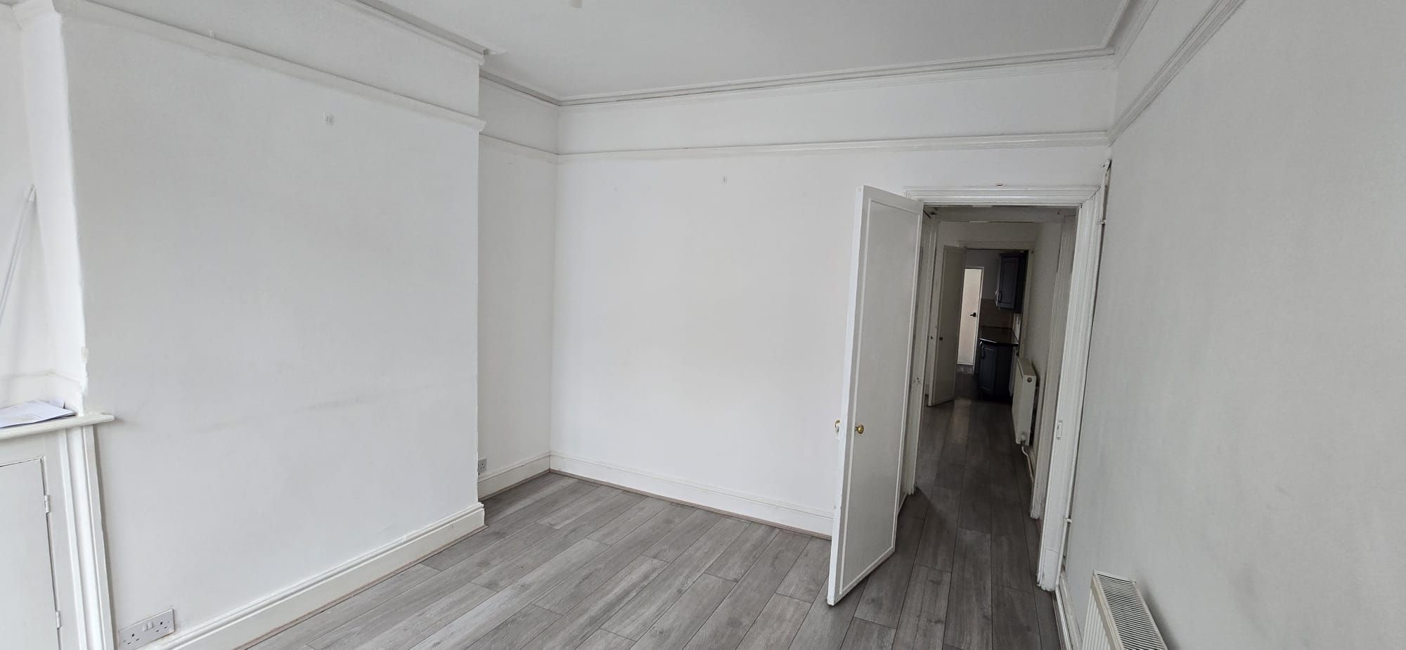 3 bedroom mid terraced house To Let in Leicester - Property photograph.