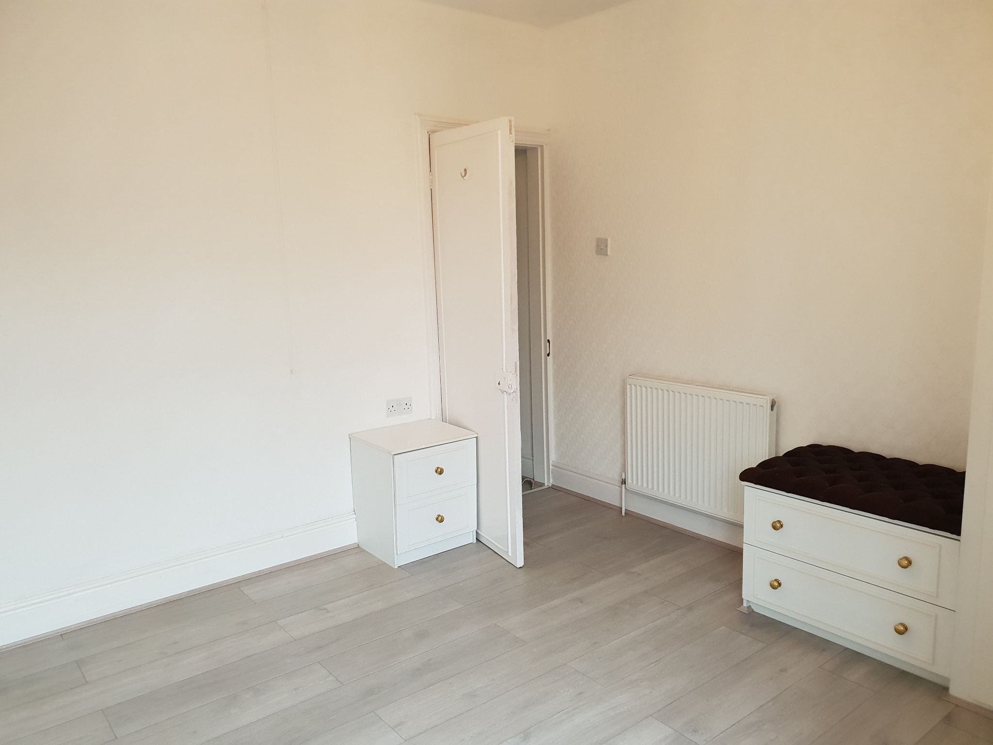 3 bedroom mid terraced house To Let in Leicester - Photograph 5.