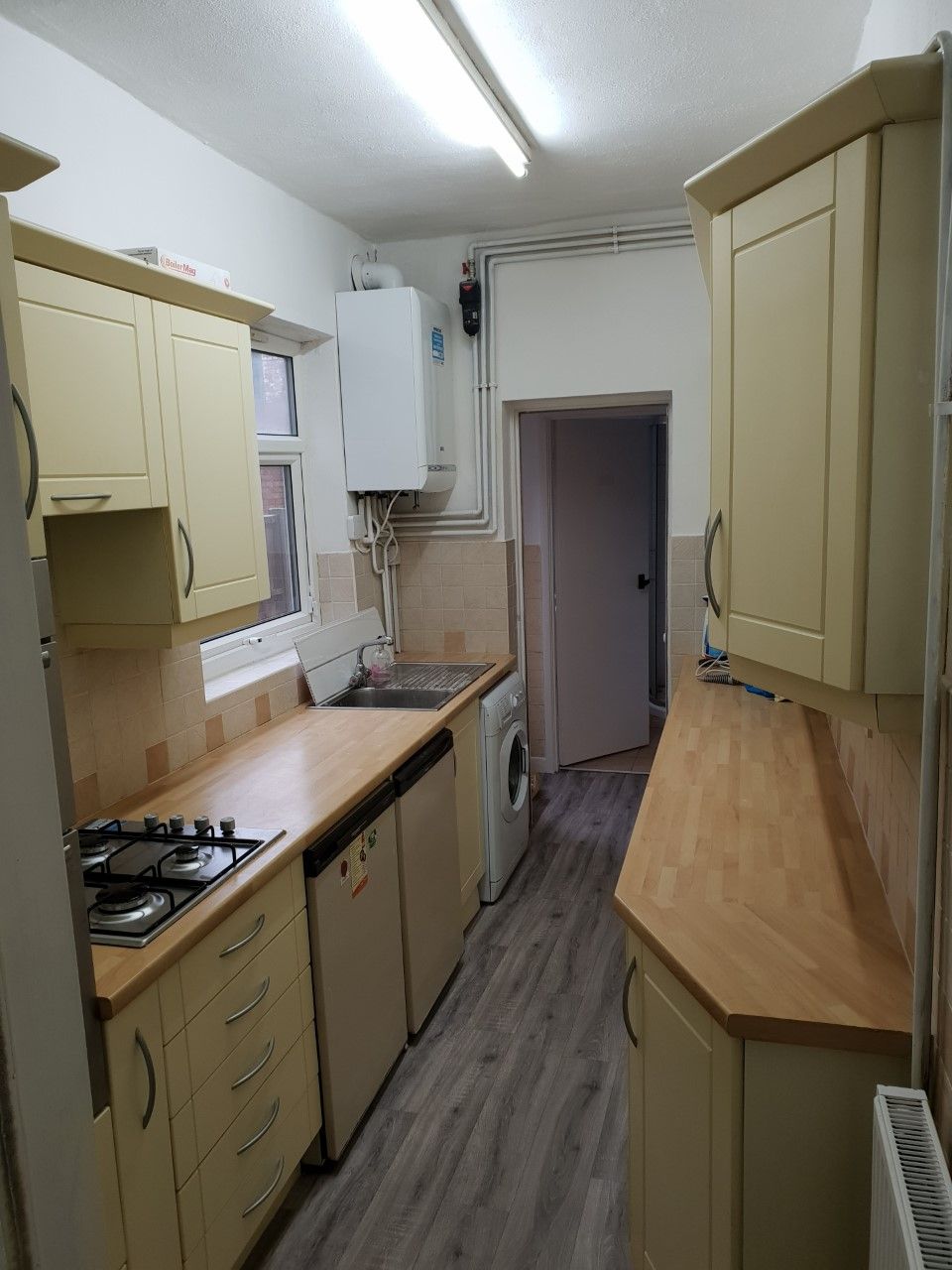 3 bedroom mid terraced house To Let in Leicester - Photograph 6.
