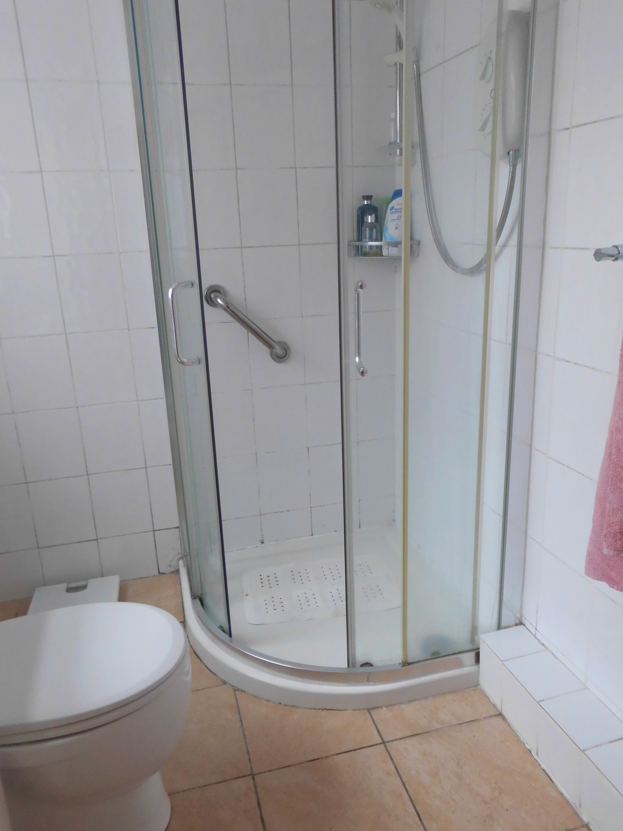 3 bedroom mid terraced house To Let in Leicester - Photograph 6.