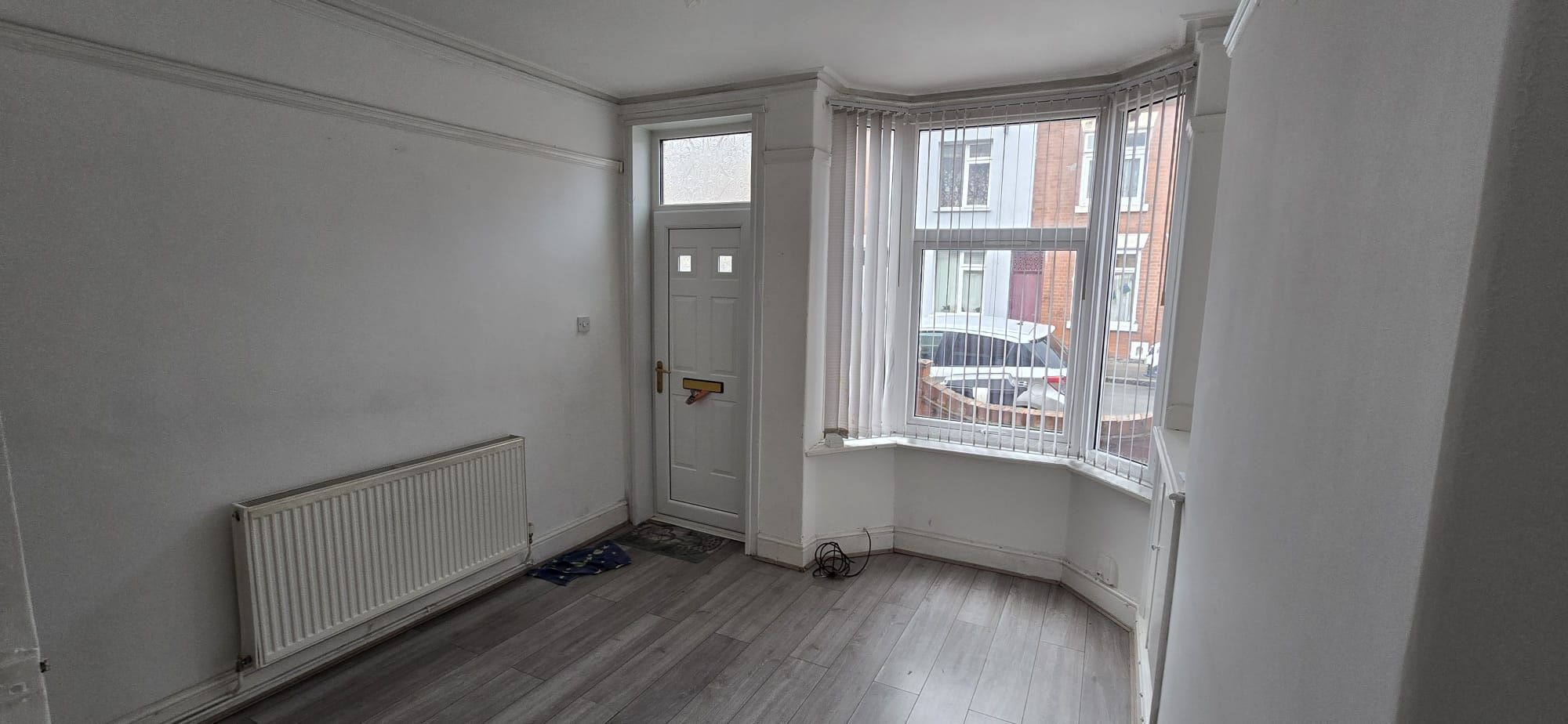 3 bedroom mid terraced house To Let in Leicester - Property photograph.