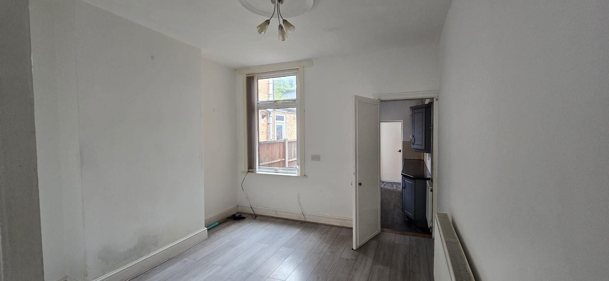 3 bedroom mid terraced house To Let in Leicester - Photograph 4.