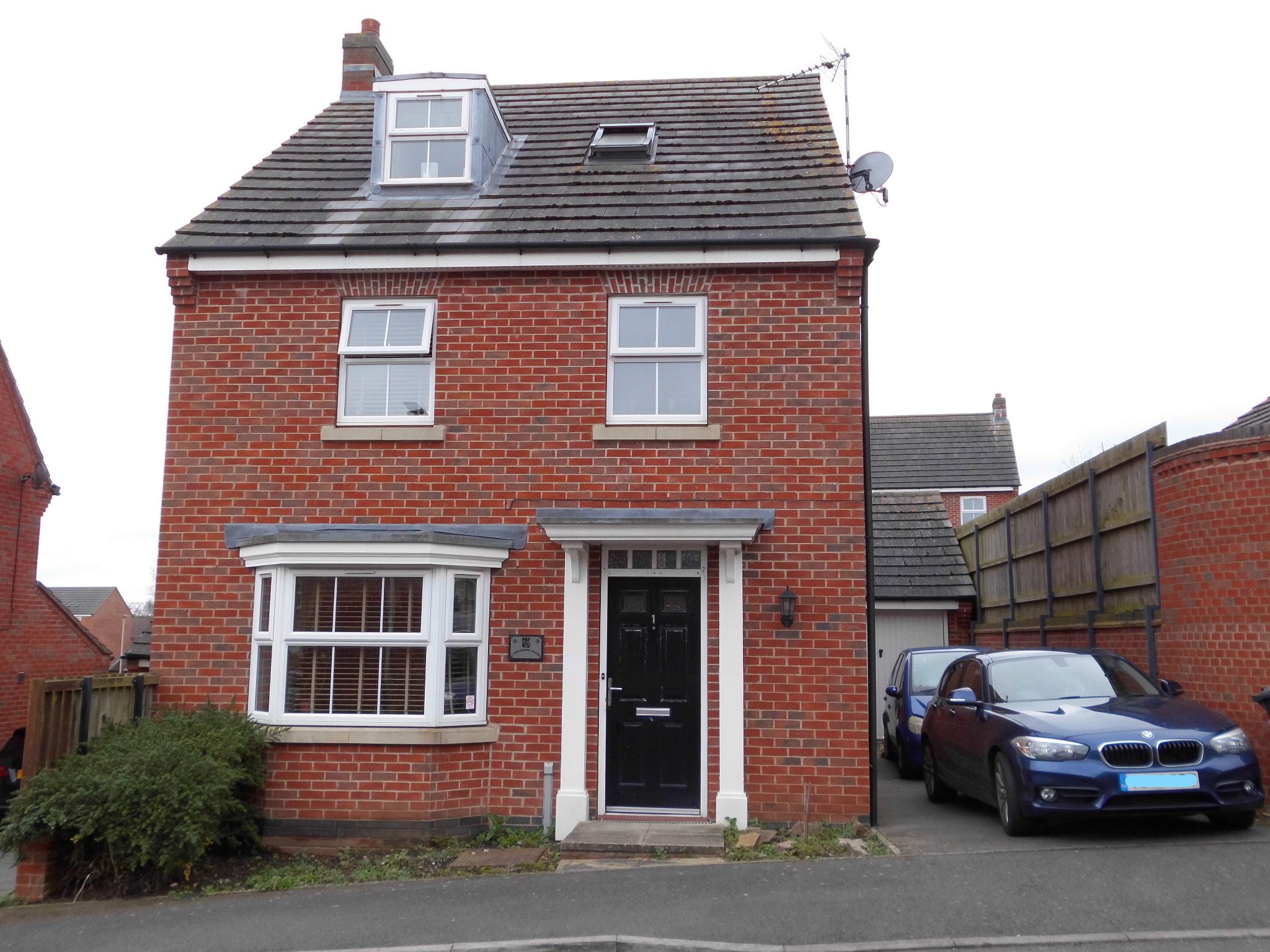 4 bedroom detached house For Sale in Leicester - Photograph 1.