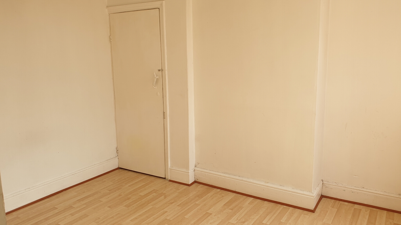 Shop To Let in Leicester - Photograph 9.