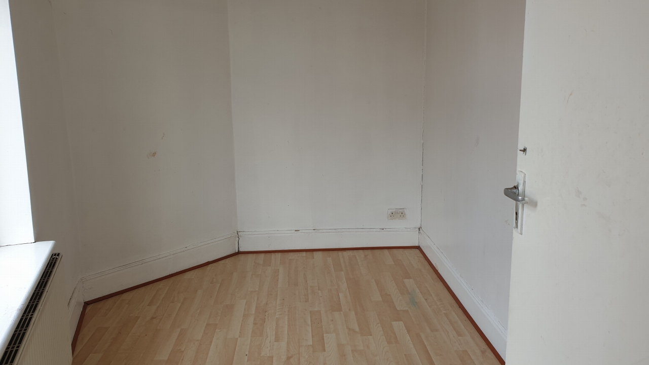 Shop To Let in Leicester - Photograph 10.