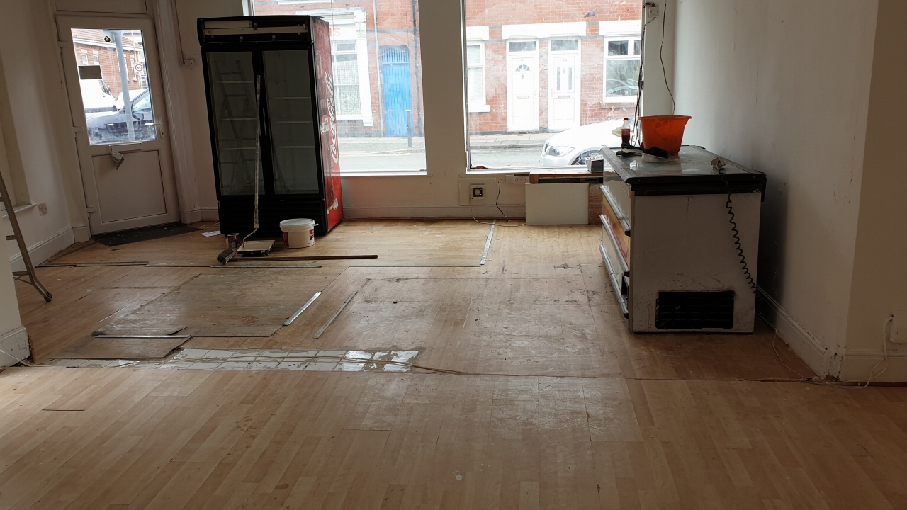 Shop To Let in Leicester - Photograph 3.