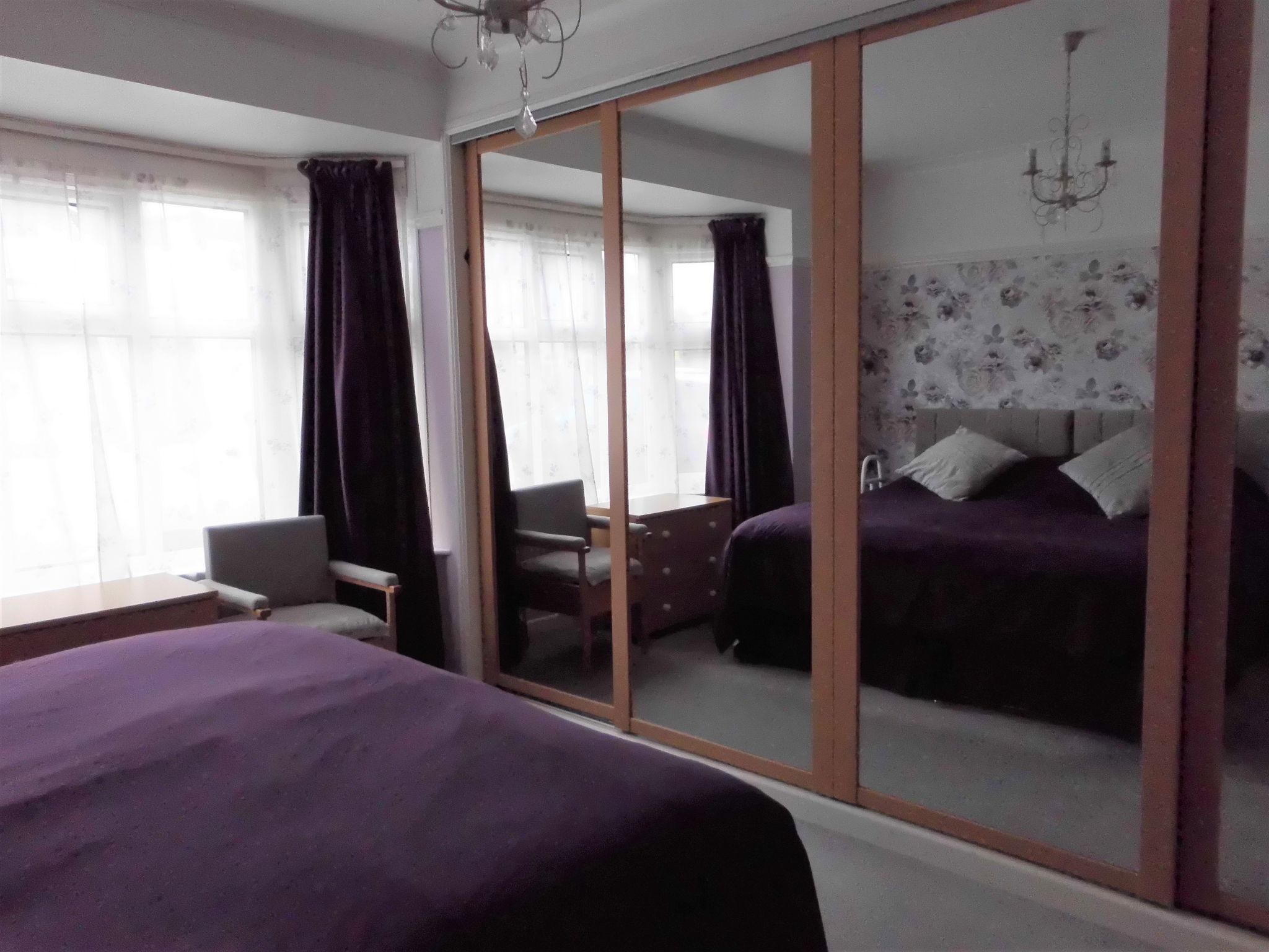 4 bedroom detached bungalow For Sale in Leicester - Photograph 8.