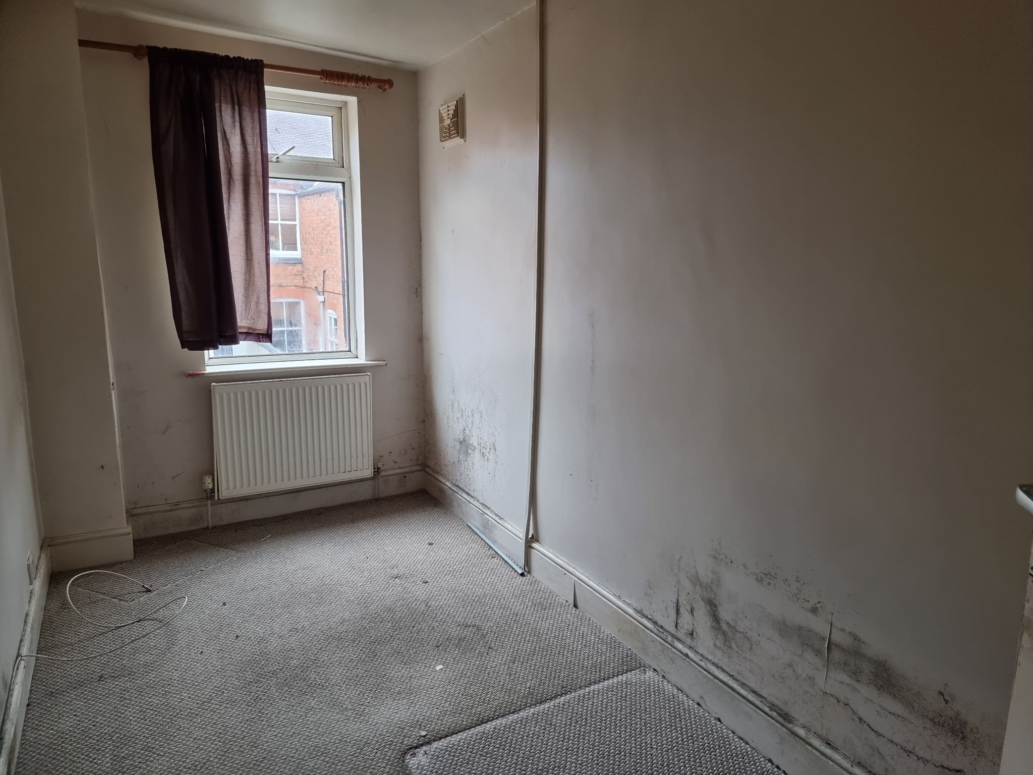 3 bedroom mid terraced house For Sale in Leicester - Photograph 9.