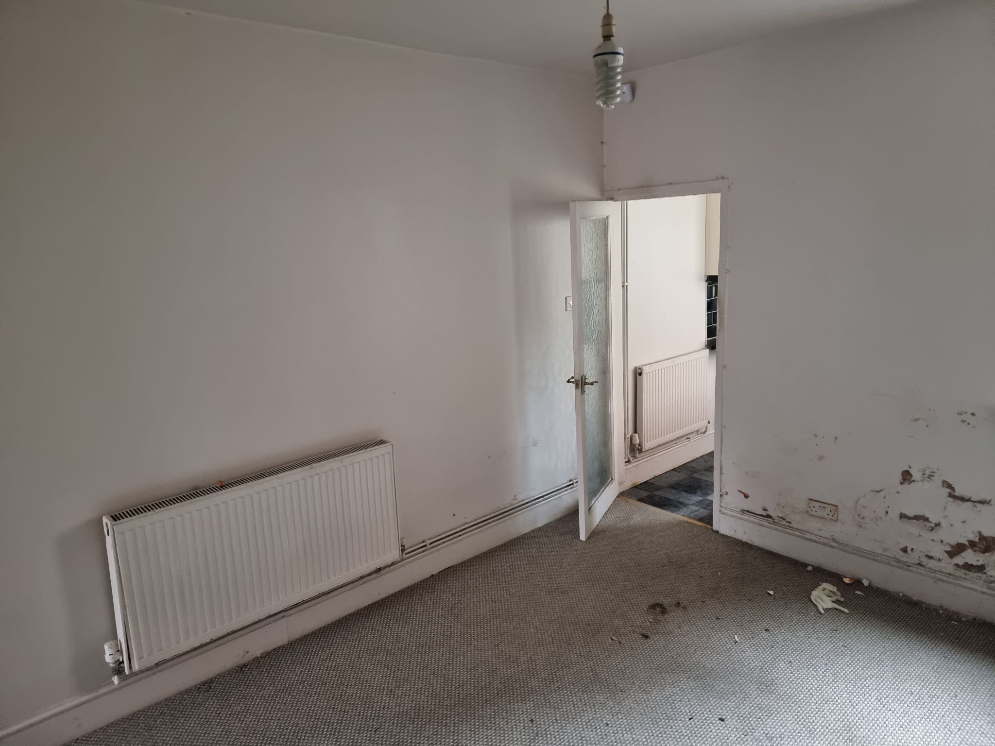 3 bedroom mid terraced house For Sale in Leicester - Photograph 4.