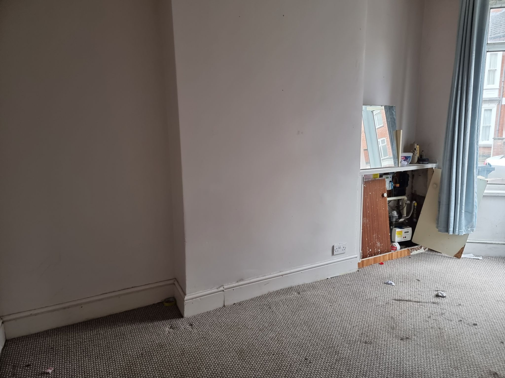 3 bedroom mid terraced house For Sale in Leicester - Photograph 2.