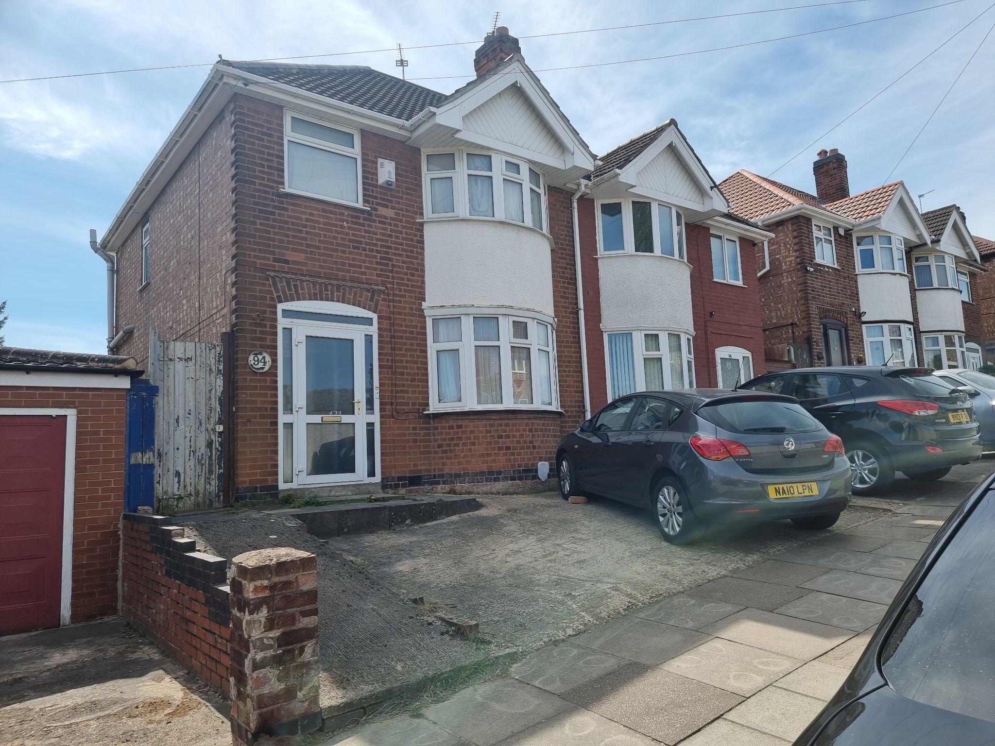 3 bedroom semi-detached house For Sale in Leicester - Photograph 1.
