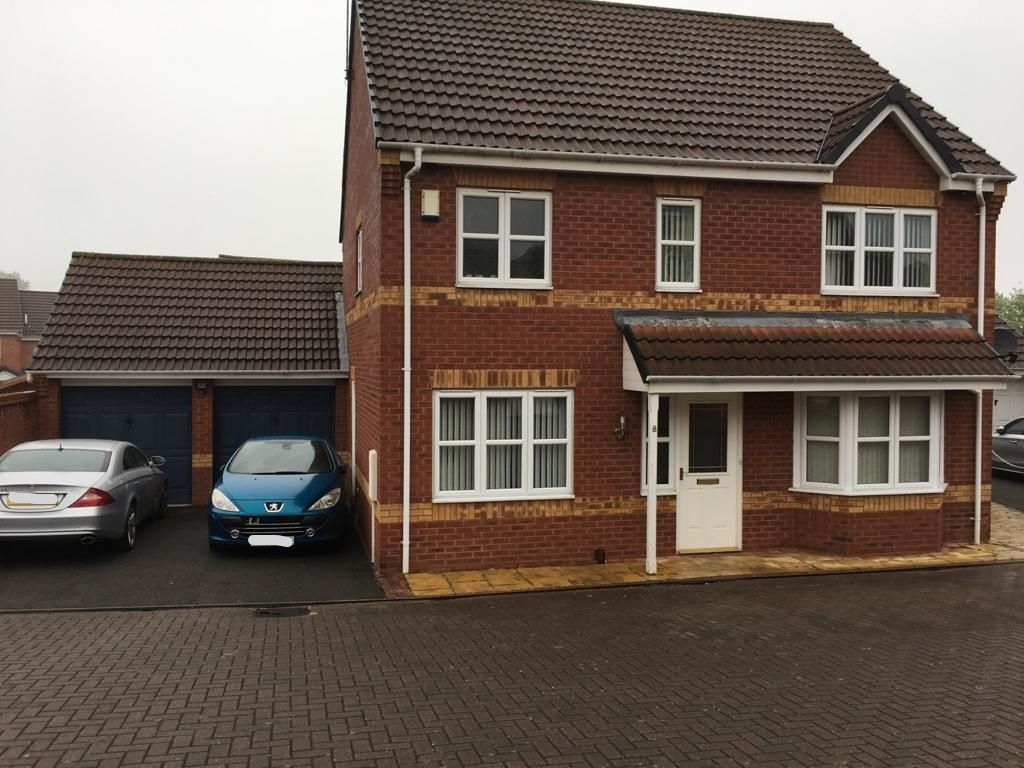 4 bedroom detached house For Sale in Leicester - Photograph 1.