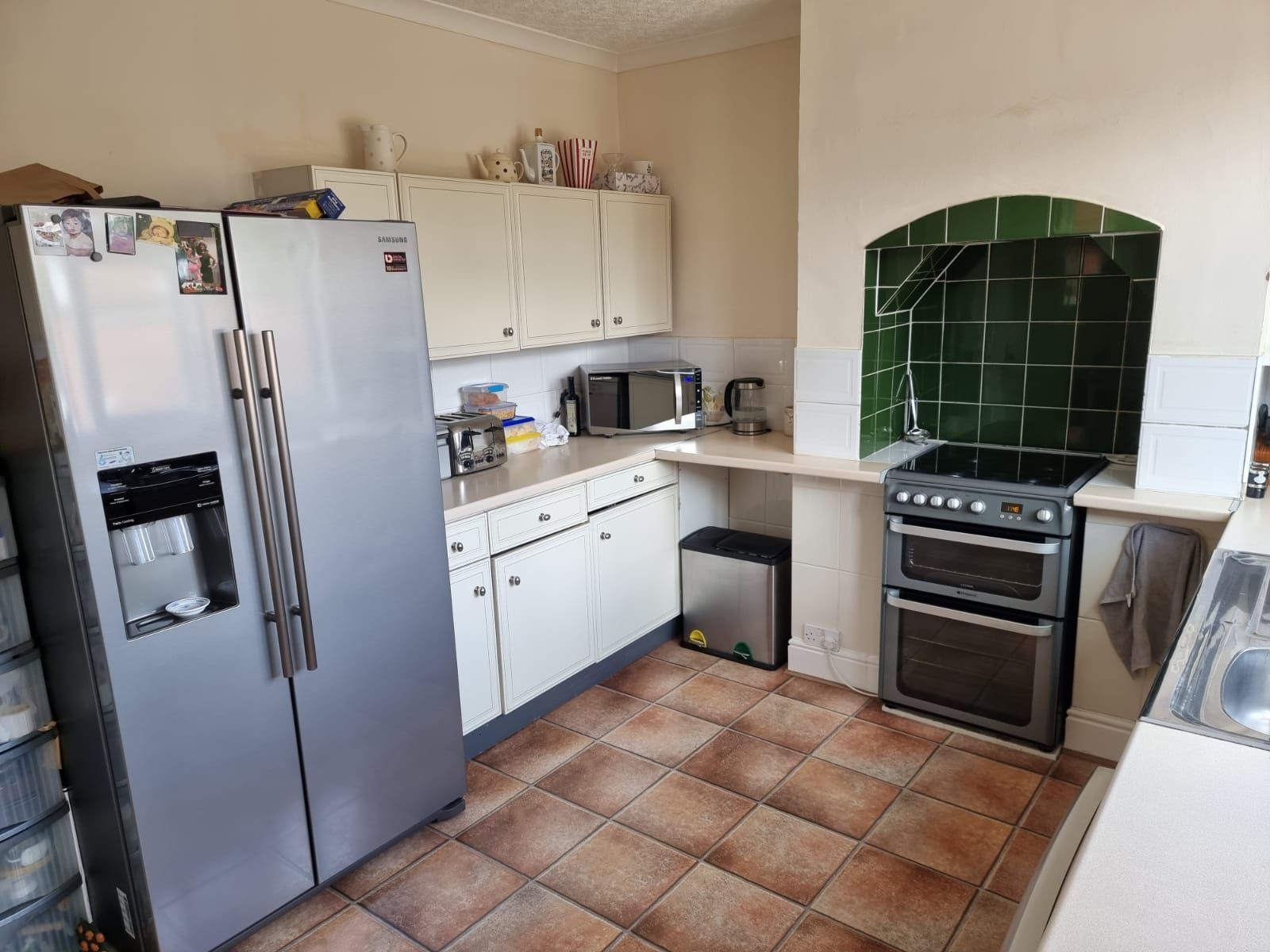 3 bedroom semi-detached house SSTC in Leicester - Photograph 4.