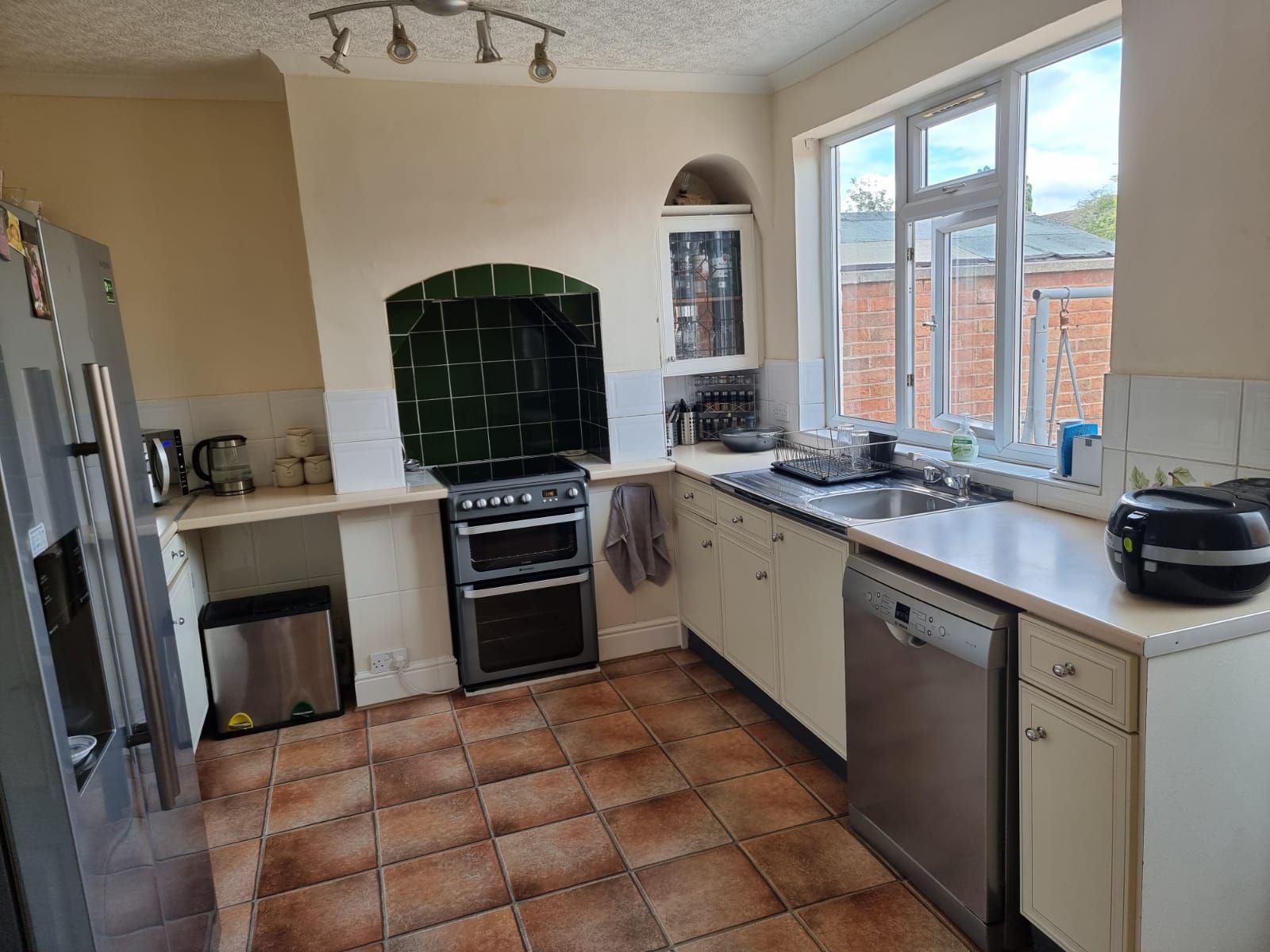 3 bedroom semi-detached house SSTC in Leicester - Photograph 5.