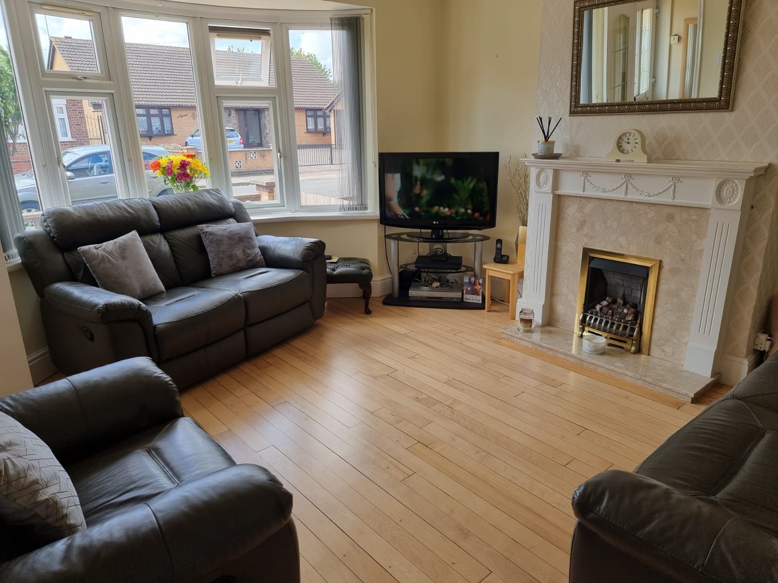 3 bedroom semi-detached house SSTC in Leicester - Photograph 3.