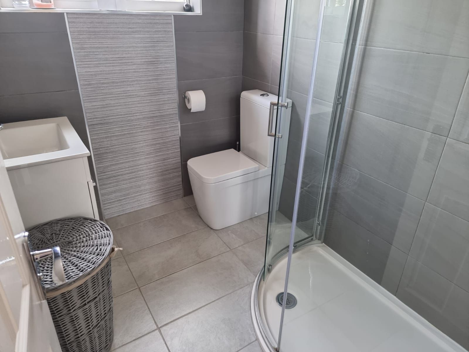 3 bedroom semi-detached house SSTC in Leicester - Photograph 10.