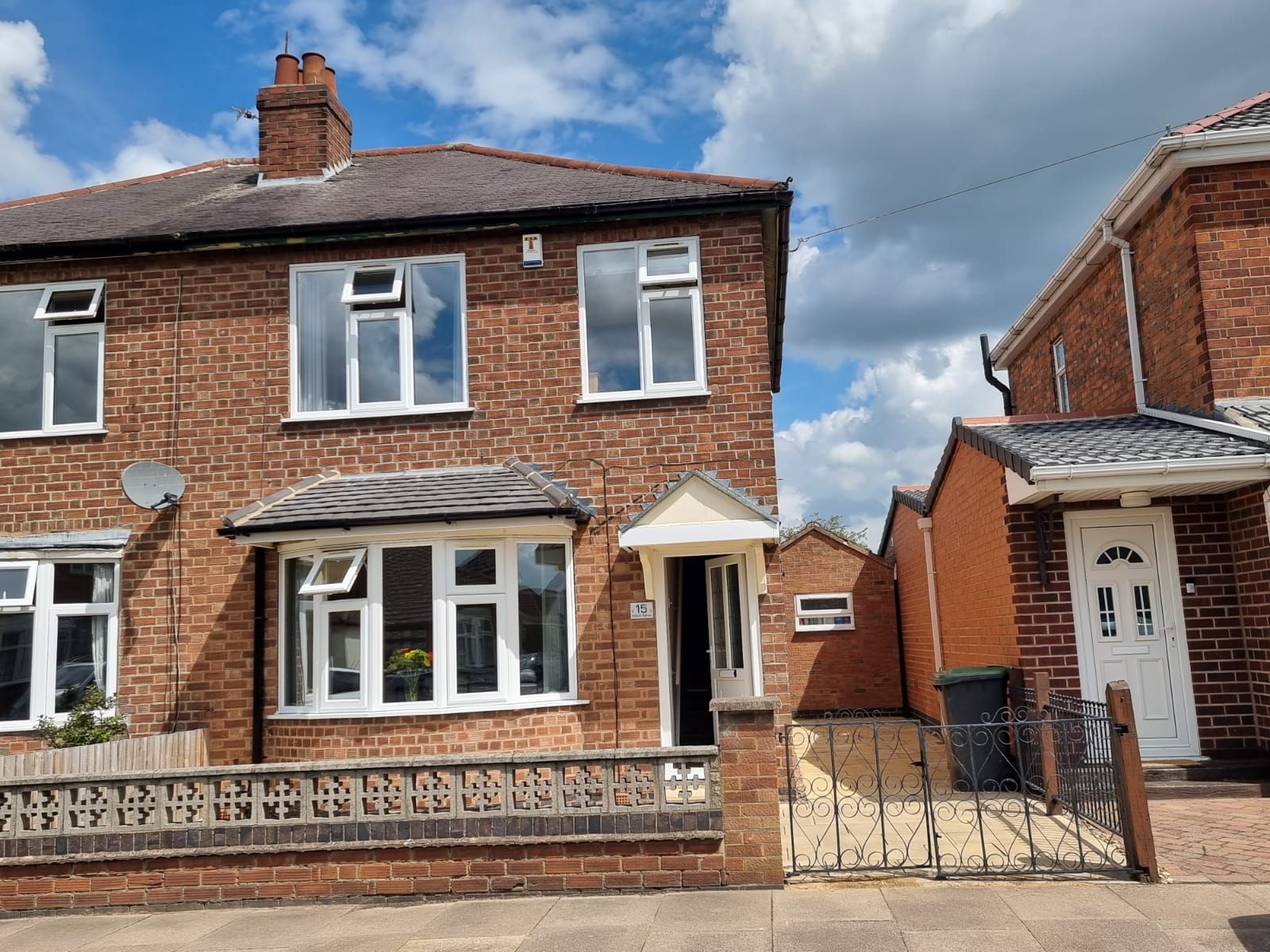 3 bedroom semi-detached house SSTC in Leicester - Photograph 1.