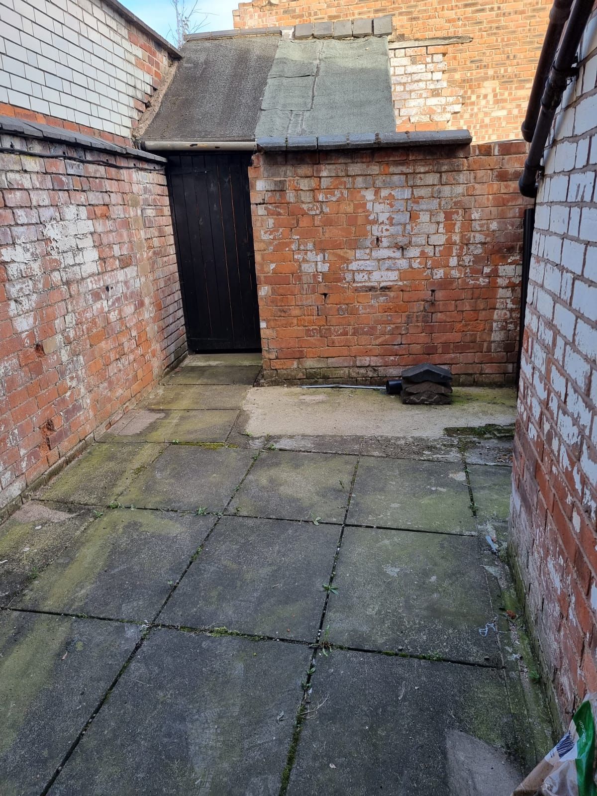 Shop To Let in Leicester - Photograph 3.