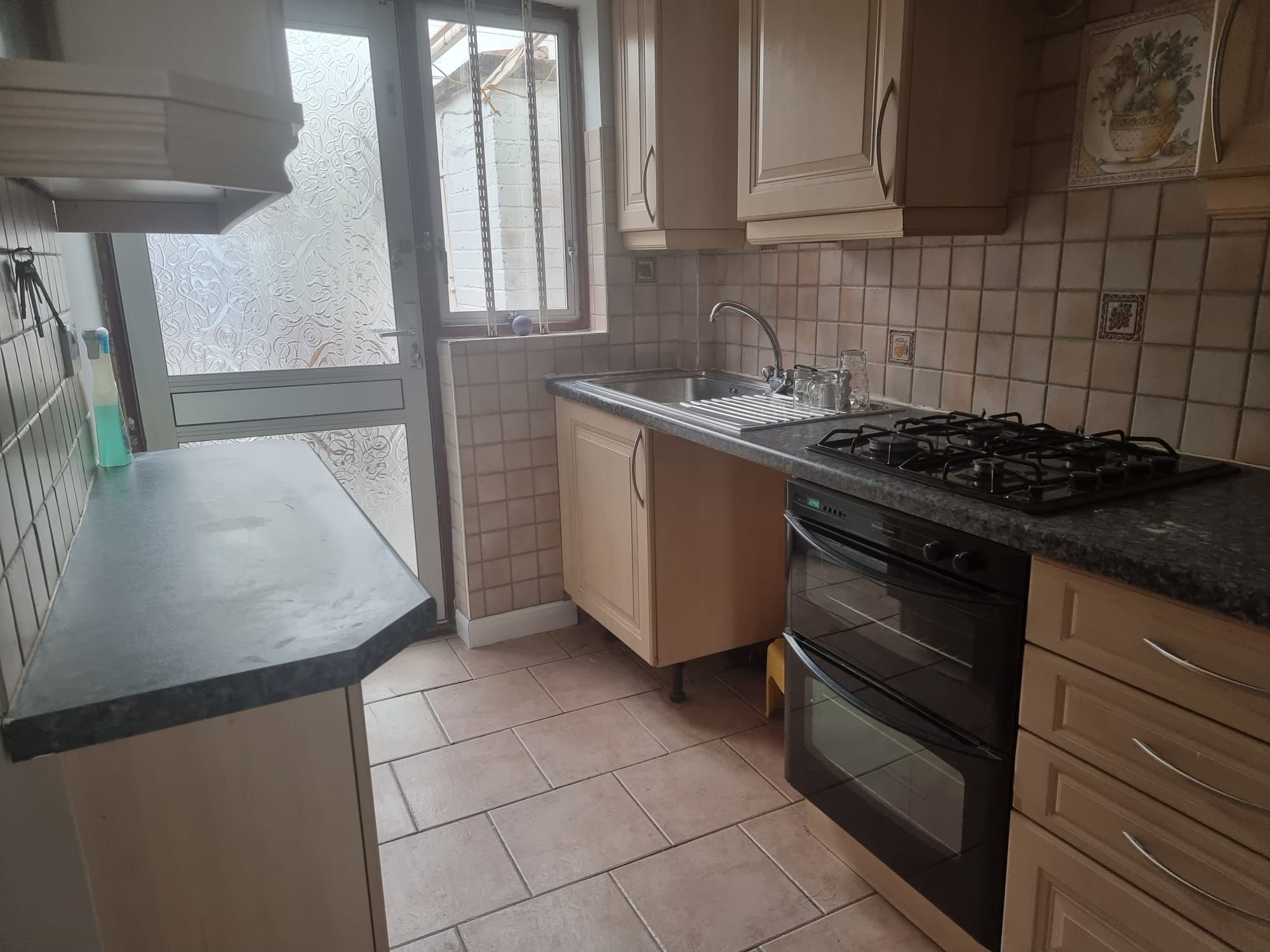 3 bedroom semi-detached house SSTC in Leicester - Photograph 6.