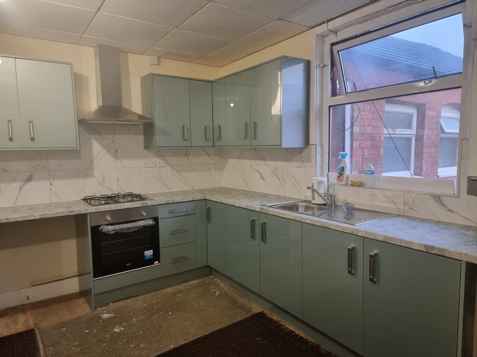 3 bedroom flat flat/apartment To Let in Leicester - Photograph 3.